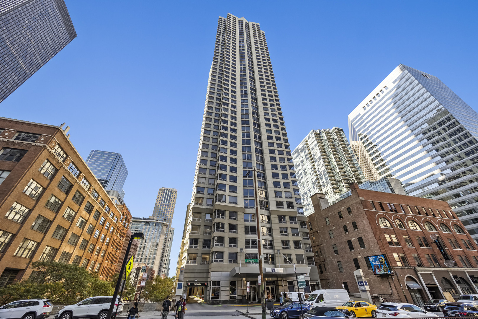 In the heart of River North, a convertable one-bedroom with NEWLY REMODELED BATHROOM and gorgeous views INCLUDES GARAGE PARKING in the coveted Plaza440 building. Flooded with natural light, this west facing condo features newer wood flooring, a walk-in closet, and updated kitchen. Full-amenity building features an indoor POOL, gym, sauna, sundeck, party room, theatre room, full-time door staff, receiving room, and business center. Just steps to the Chicago river, renowned restaurants and easy transportation. Deeded parking included!