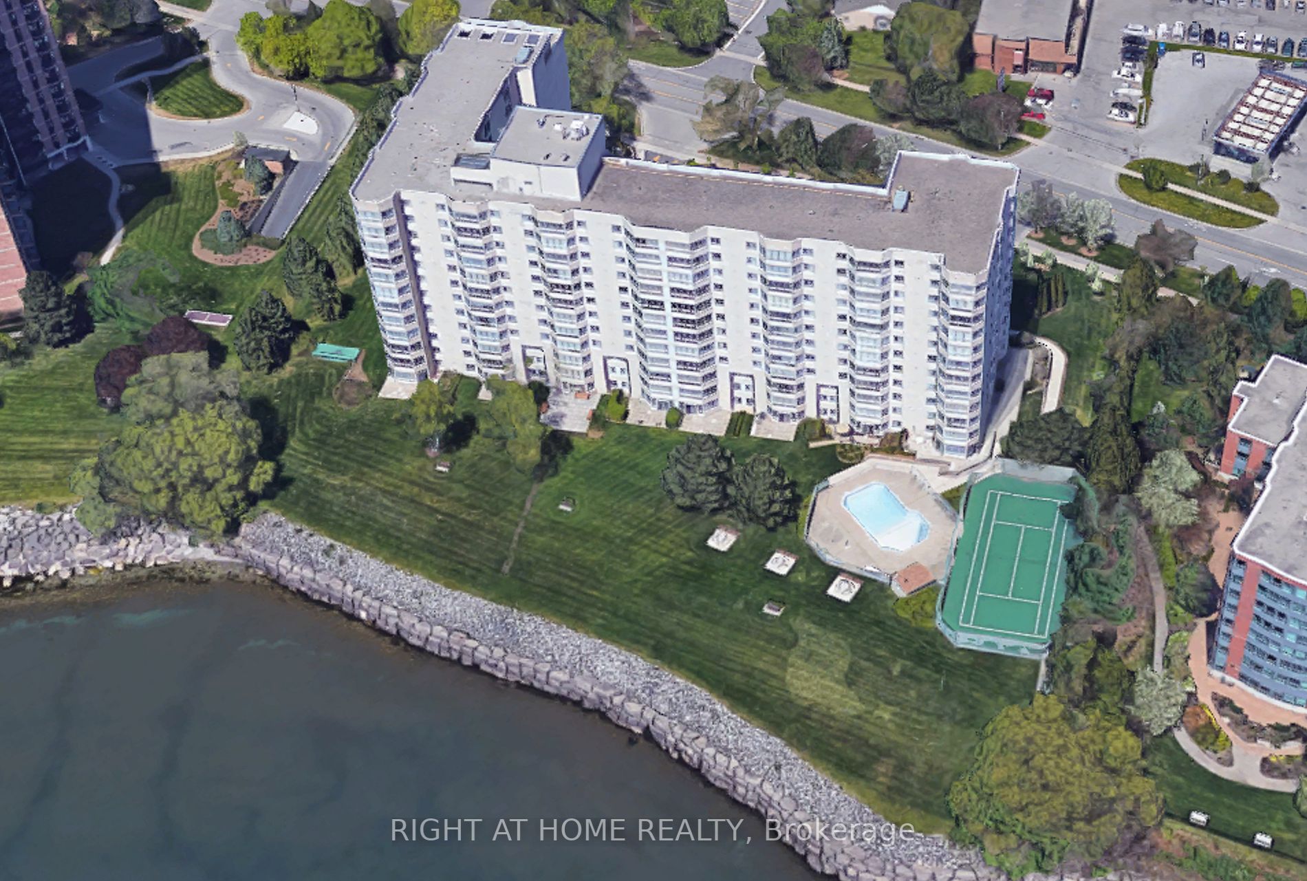 5280 Lakeshore Rd 207