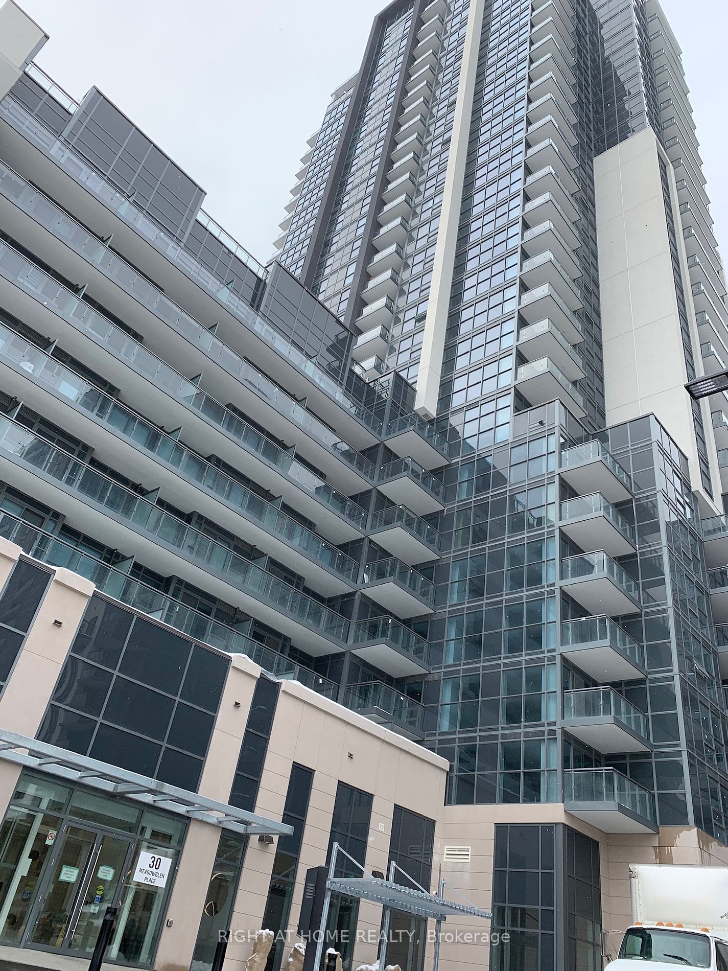 30 Meadowglen Pl 501