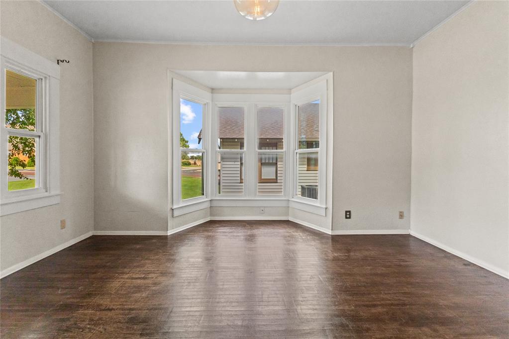 108 W Tom Stafford Street