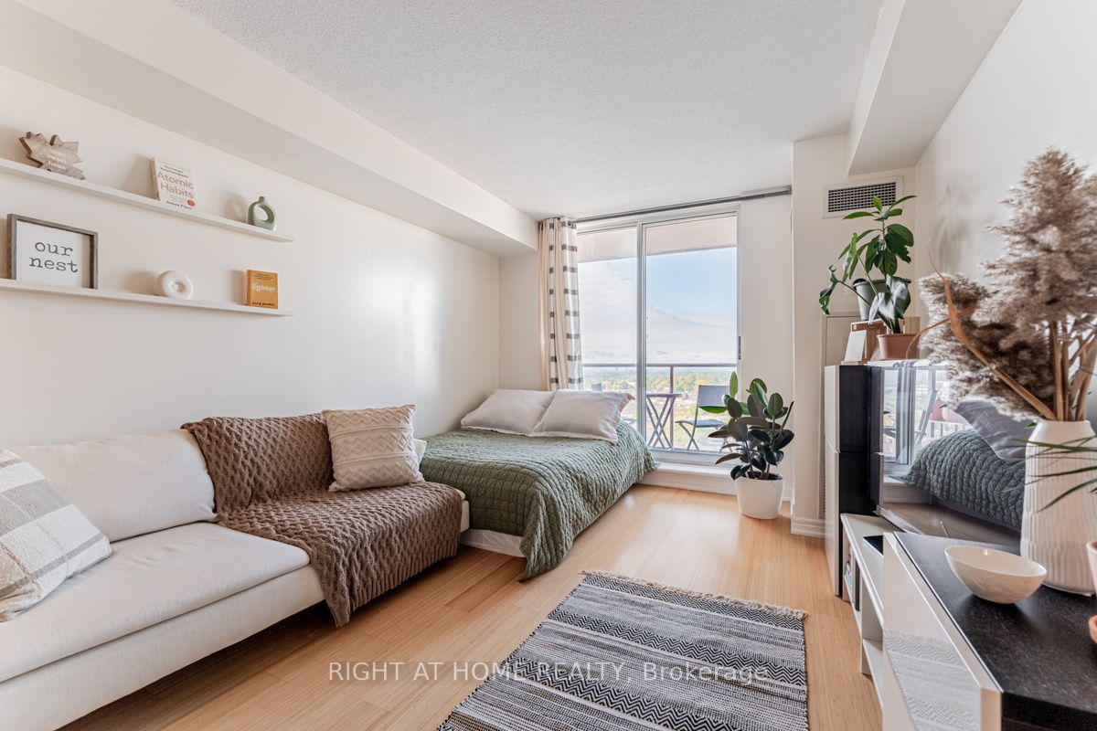 1369 W Bloor St 1410
