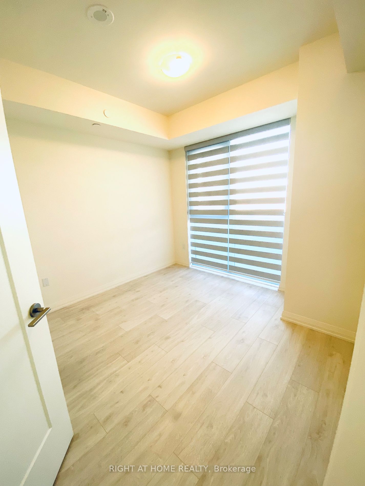 9000 Jane St 1424