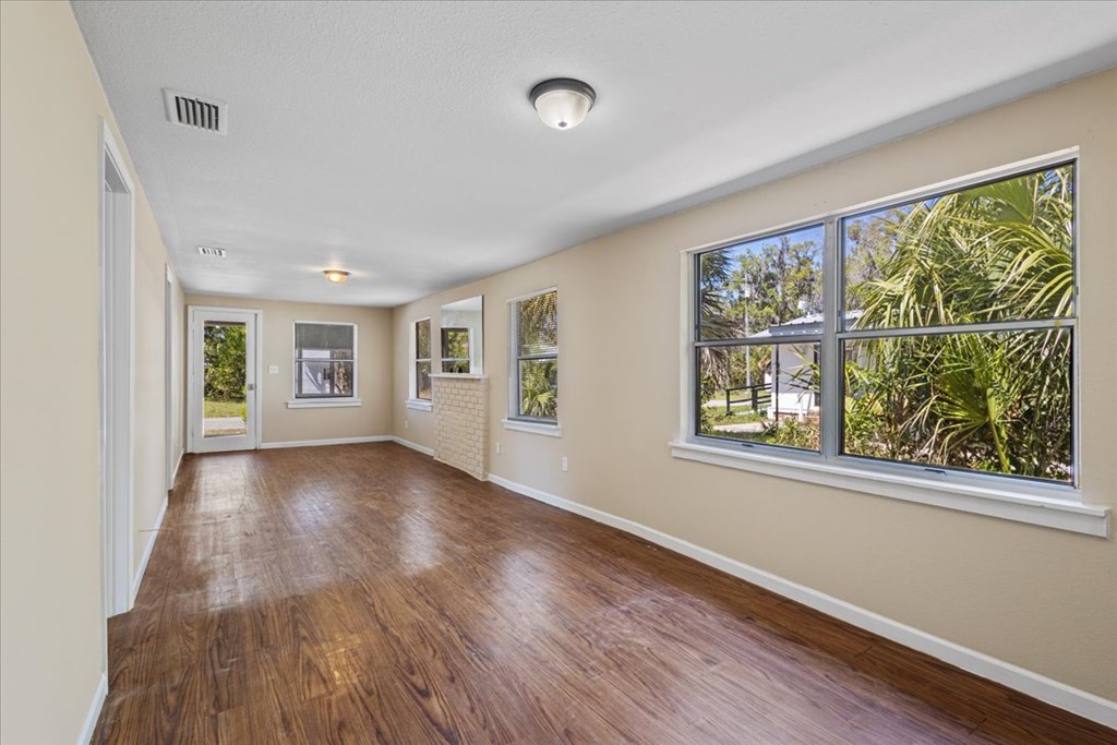 102 NE 138th St
