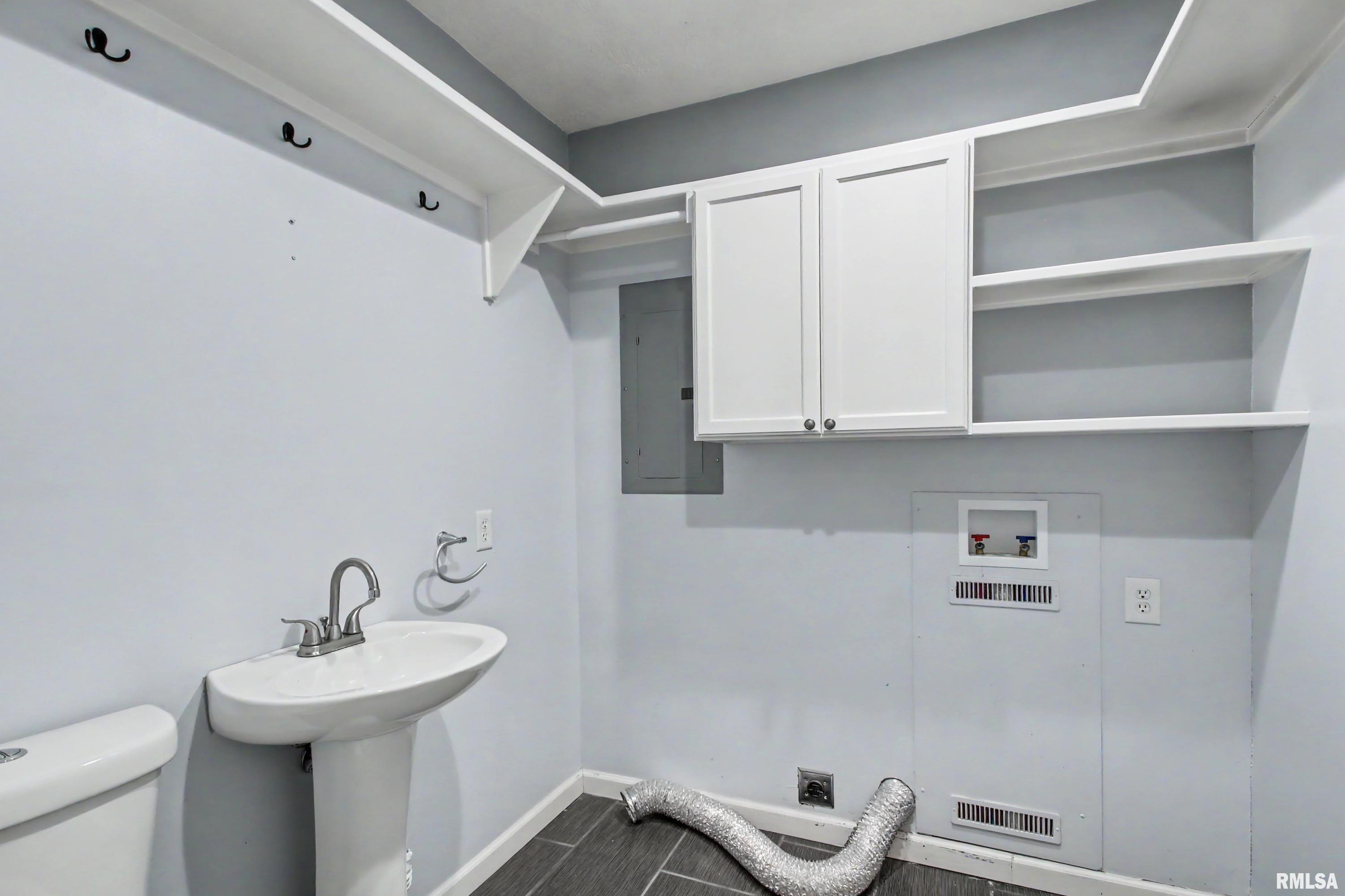 530 Hickory Grove W
