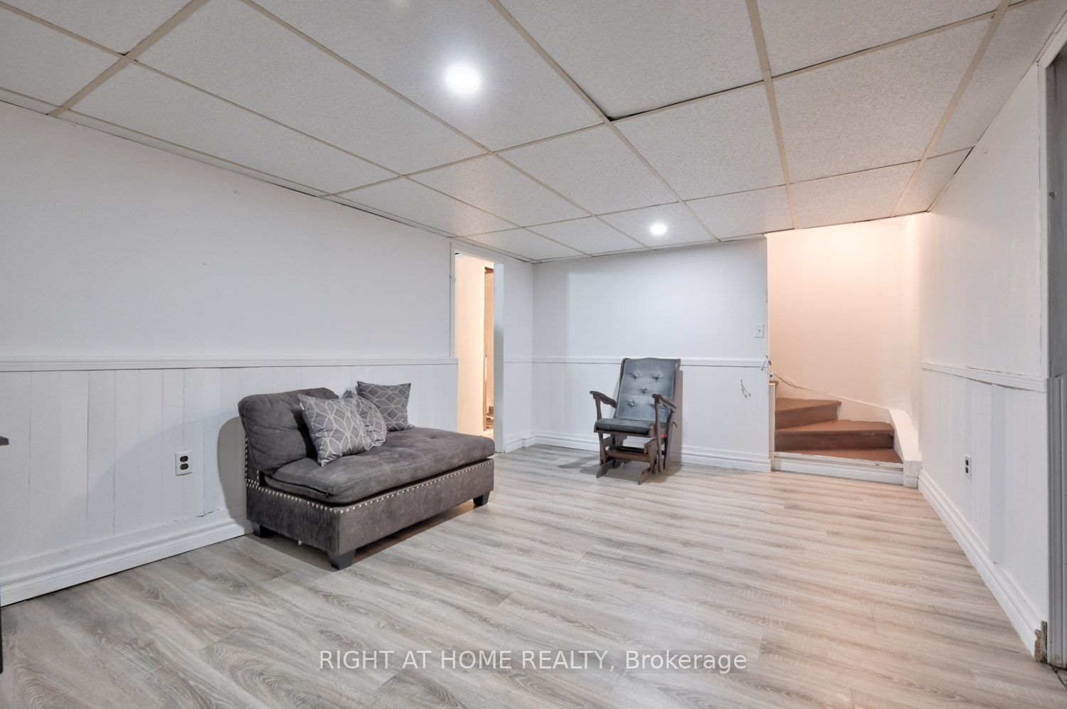 960 Glen St 68