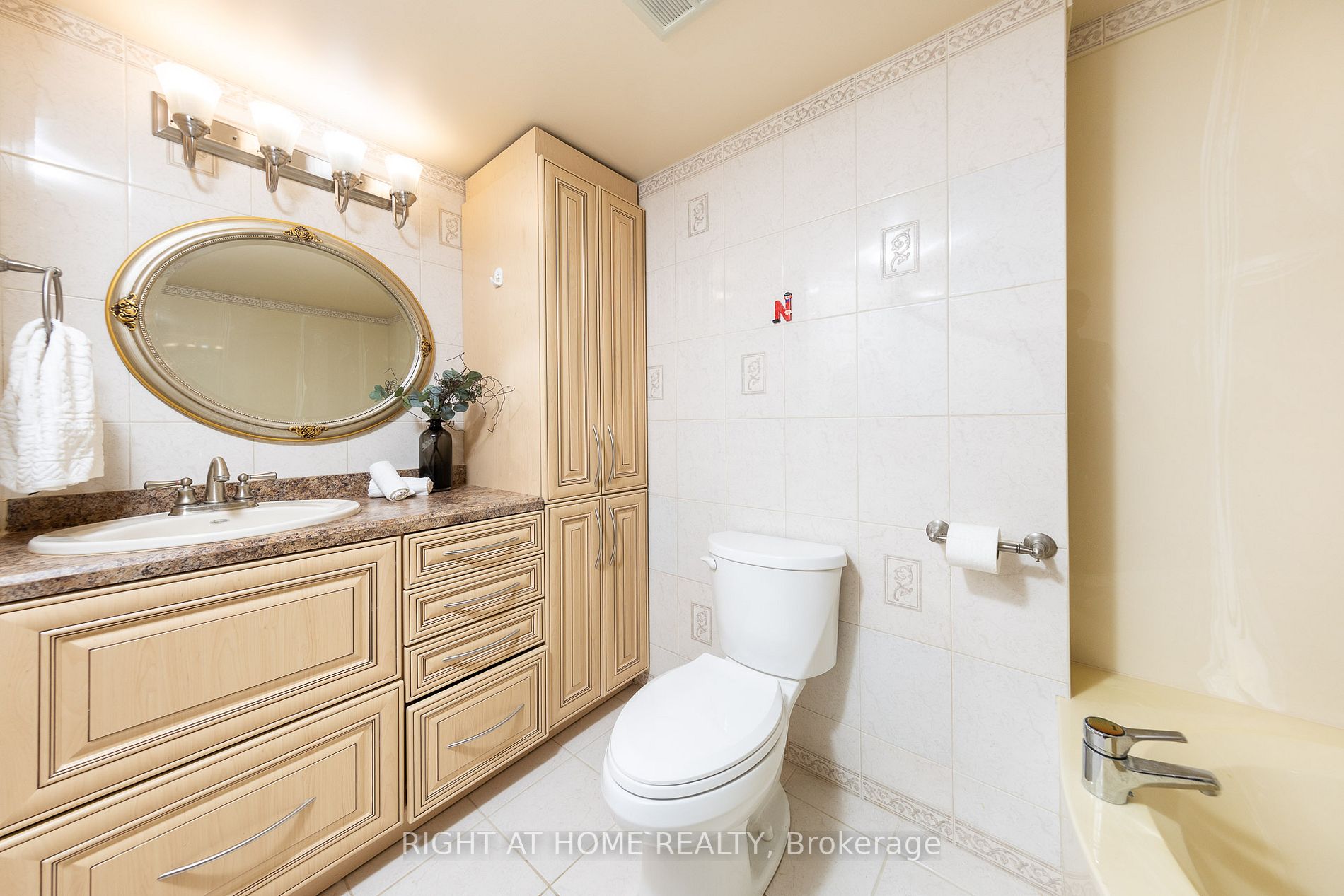 20 W Harding Blvd 216