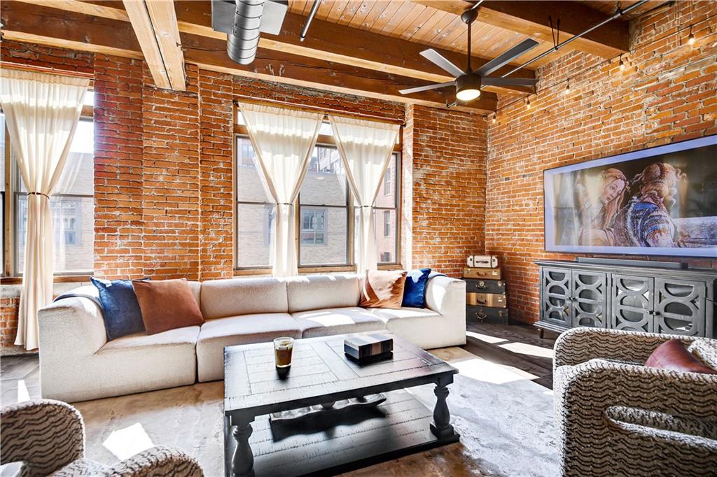 306 W 7th Street 302