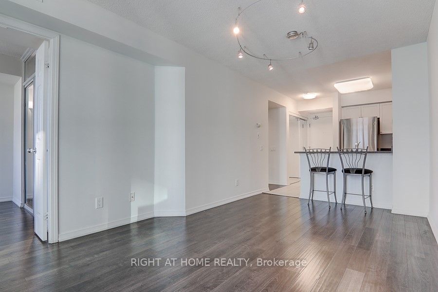 28 Harrison Garden Blvd 2110