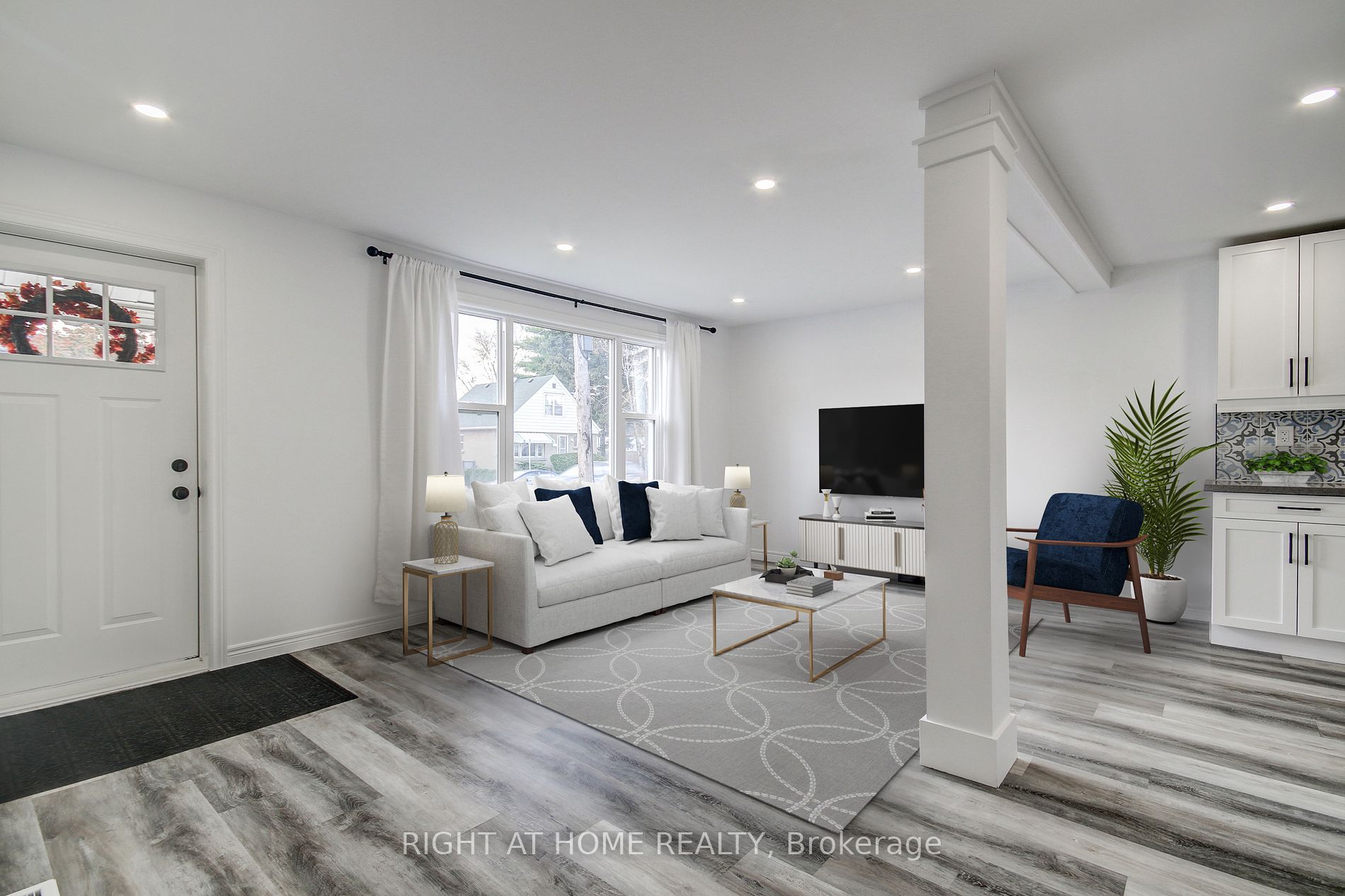 631 E Queensdale Ave Upper