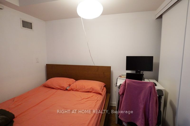 36 Lisgar St 722E