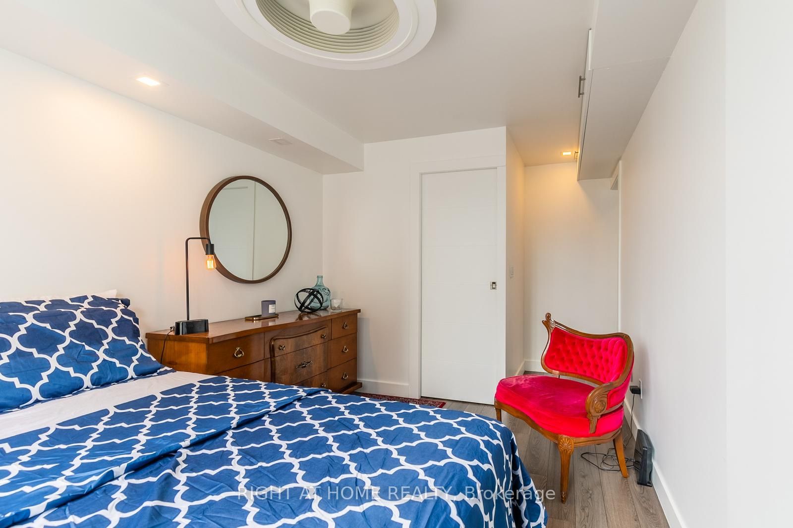 330 E Adelaide St 803