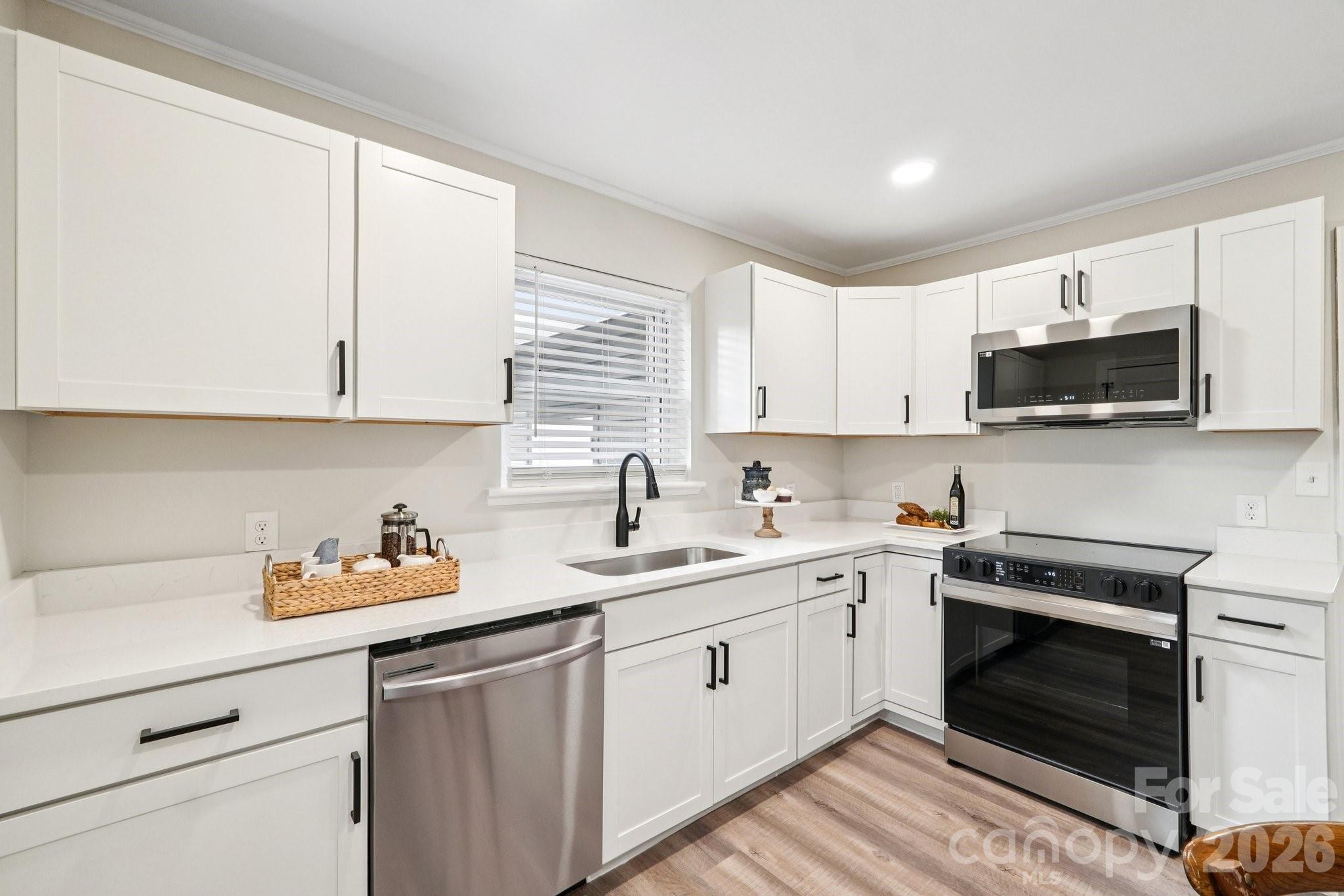 915 Crestmere Street