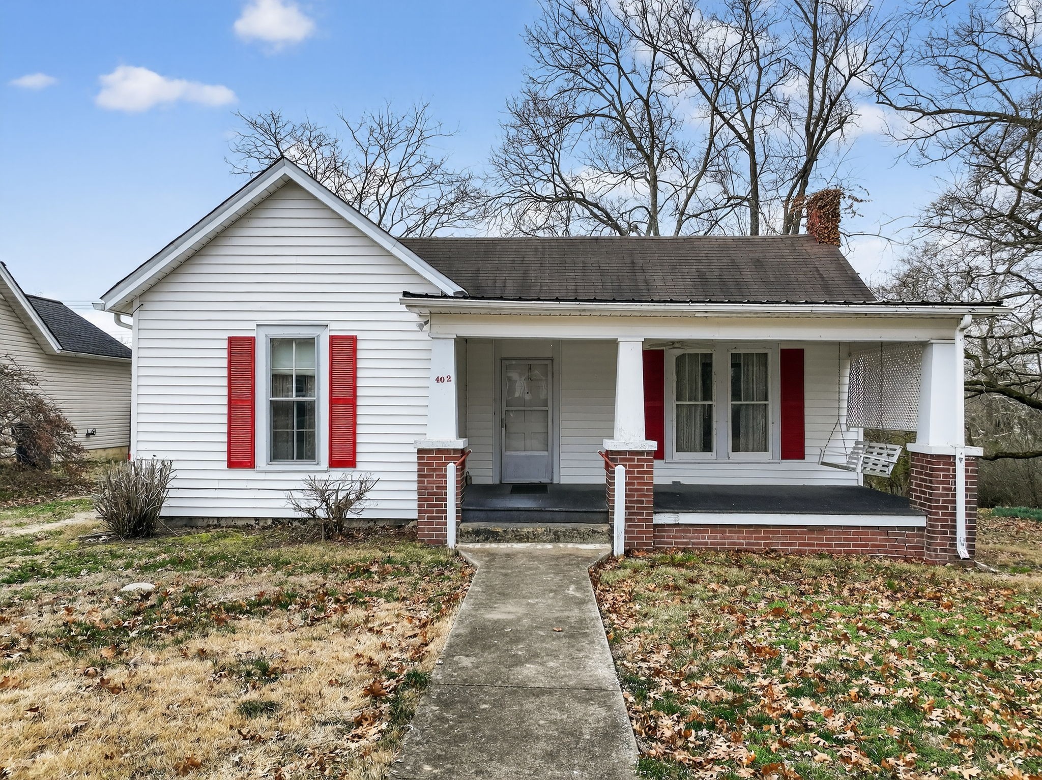 3 bedroom, 2 bath on an oversized lot in Riverside. High ceilings, large dining room, kitchen and laundry room. Home inspections welcome but seller will make no repairs. All information deemed accurate, not guaranteed. Buyer and buyer's agent to verify all information including schools and square footage. Close to Riverwalk Park, The Farmers Market and the Columbia Square