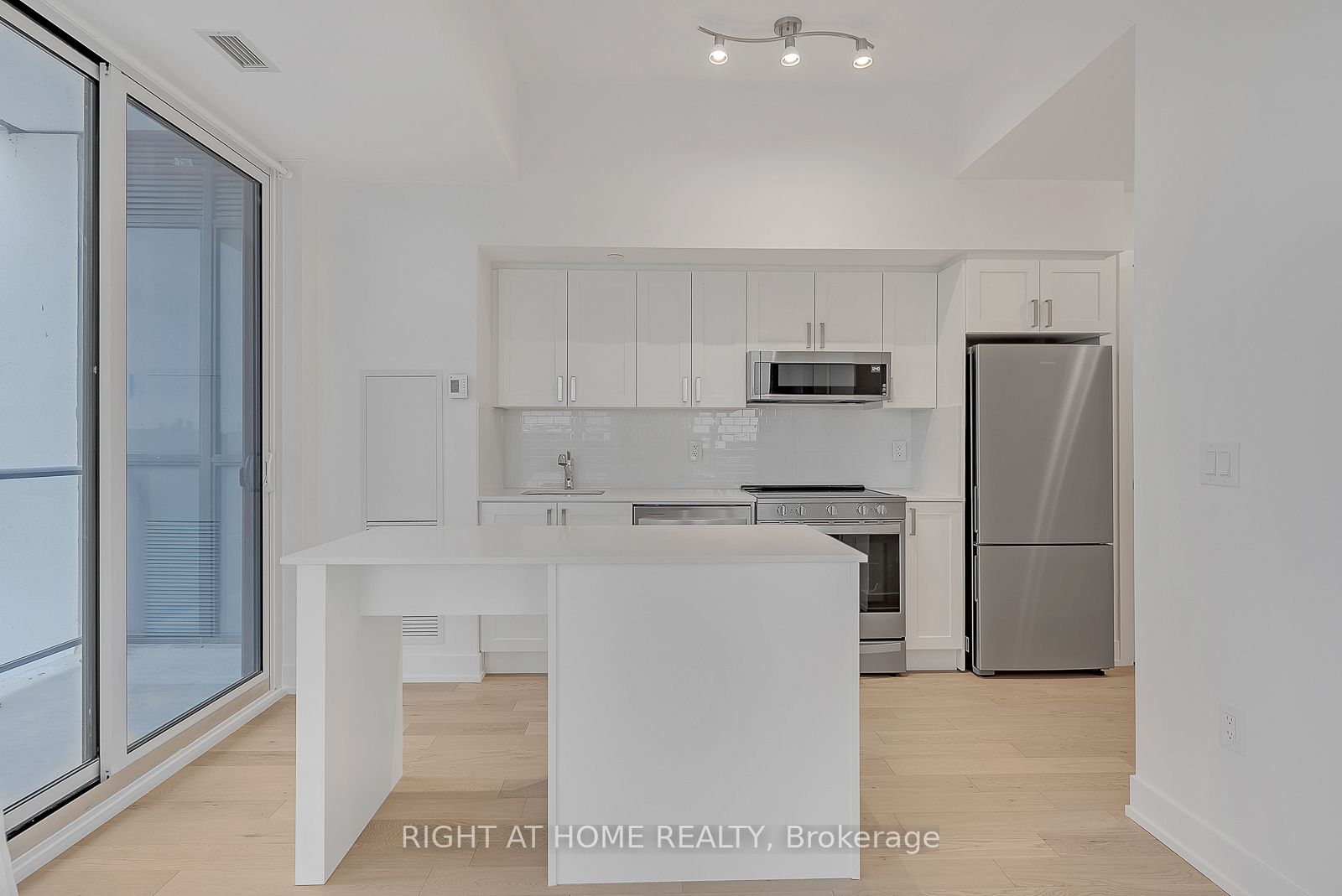 1063 Douglas Mccurdy Comm Circ 613