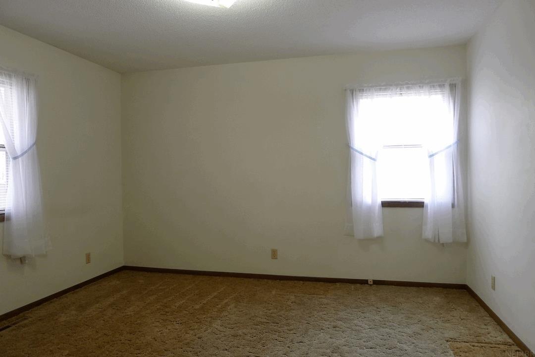 1674 Shadow Avenue