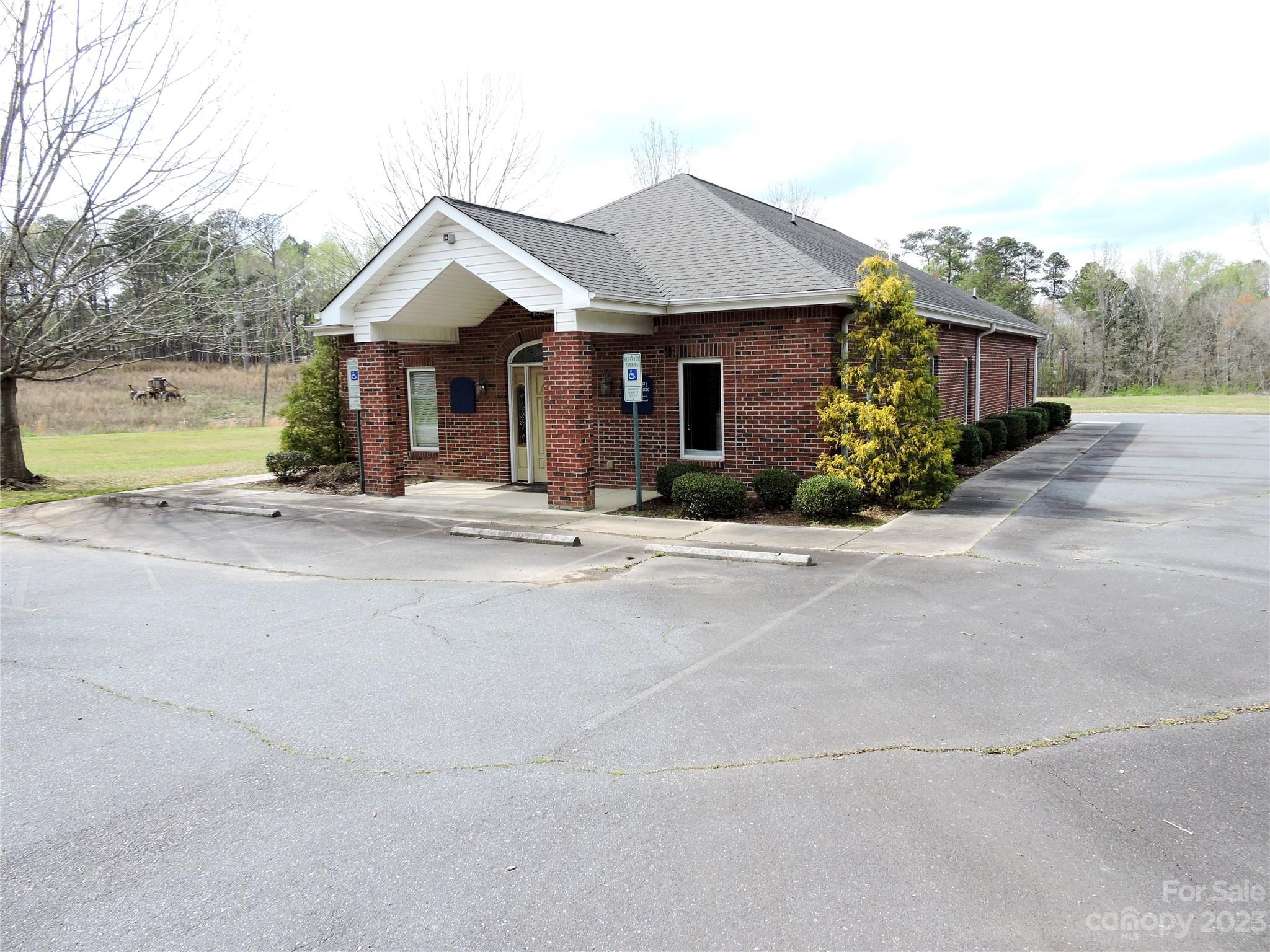 1001 Main Street N