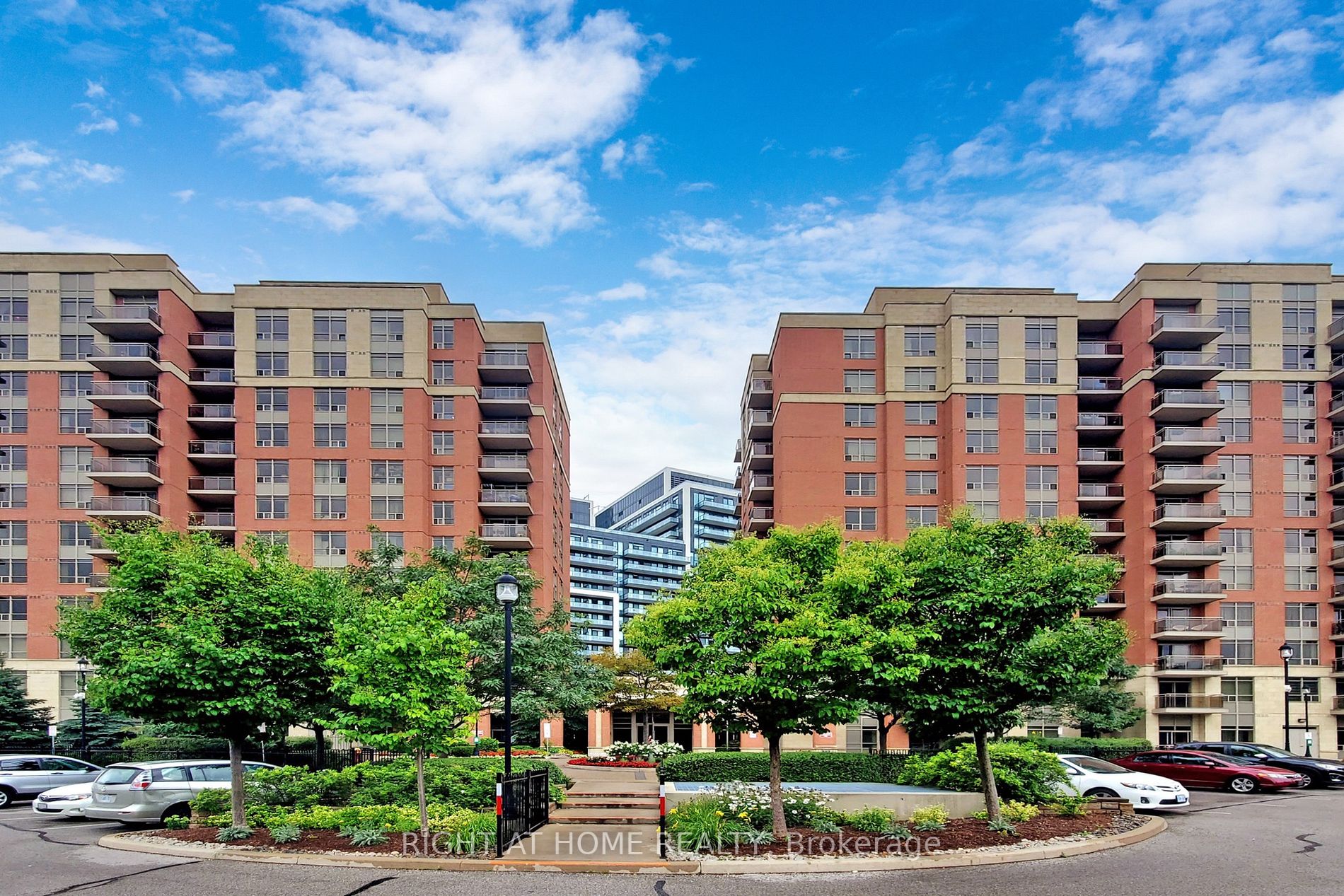 75 King William Cres 204