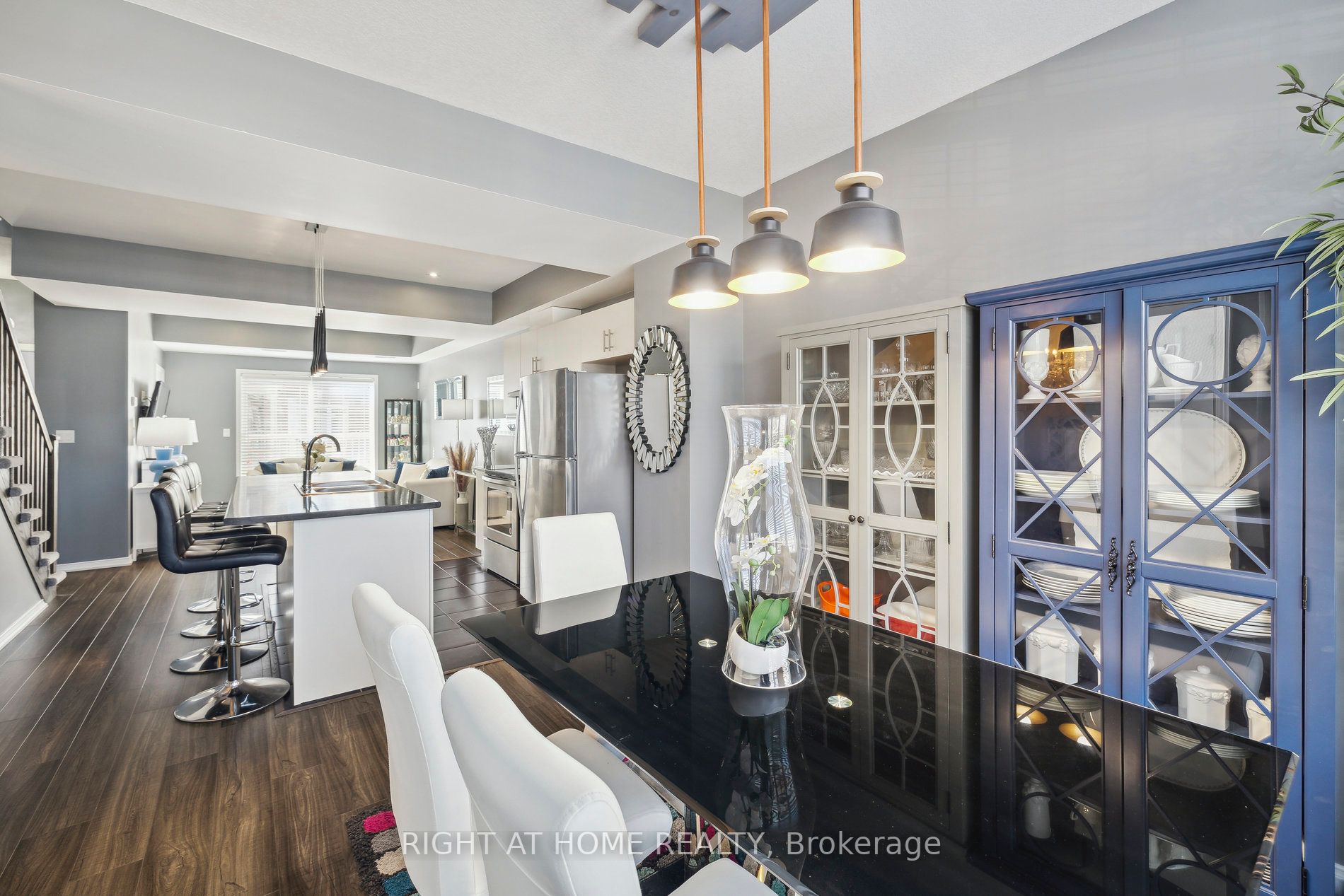 5062 Serena Dr