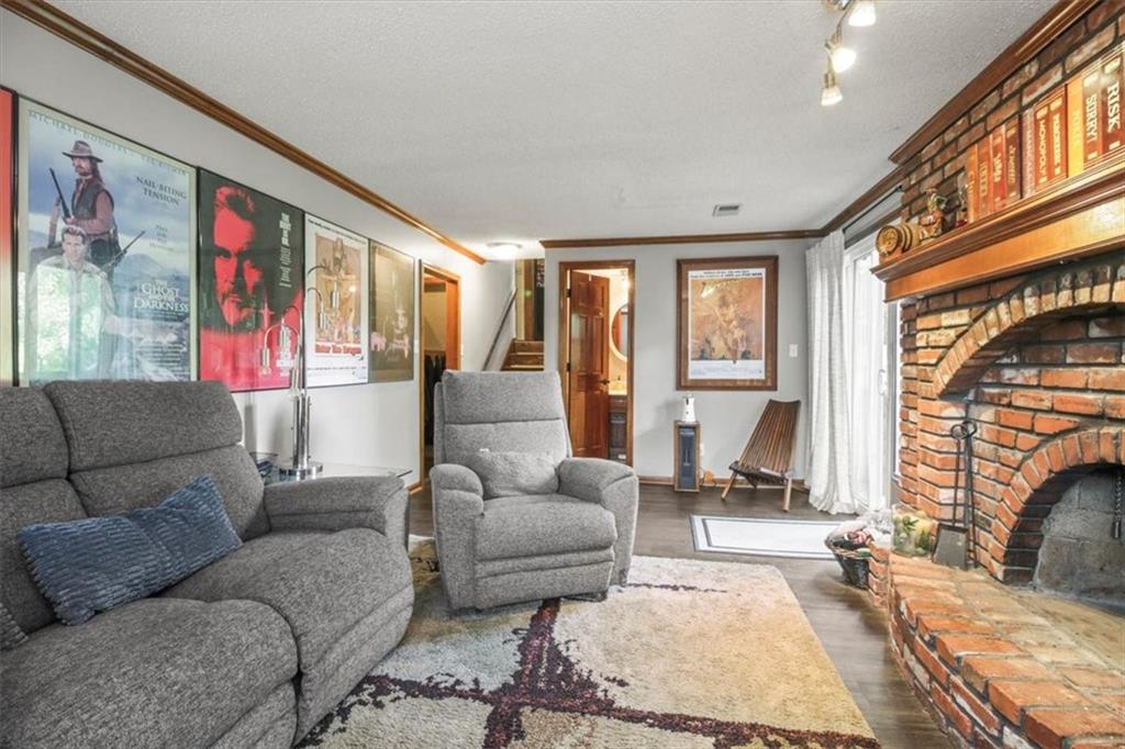 5521 NW Seminole Drive