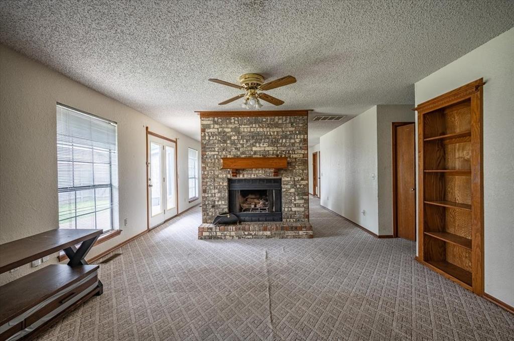 *INVESTORS/FLIPPERS*
Spacious 3-Bed, 2-Bath Home — Prime NW OKC Location!

Opportunity awaits with this solid 2,192 sq. ft. home located in desirable Northwest Oklahoma City, just northwest of Hefner Lake. This 3-bedroom, 2-bath property offers generous room sizes, including oversized bedrooms, a large living area, and an attached garage with an above-ground storm shelter.

The home is ready for your personal touch — bring your design ideas and make it your own! Conveniently located near shopping, dining, and easy highway access, this property combines space, location, and potential.

Features:

3 Bedrooms | 2 Bathrooms | 2,192 Sq. Ft.

Large bedrooms with ample closet space

Attached garage with above-ground storm shelter

Excellent NW OKC location near Hefner Lake

Close to shopping, restaurants & amenities
