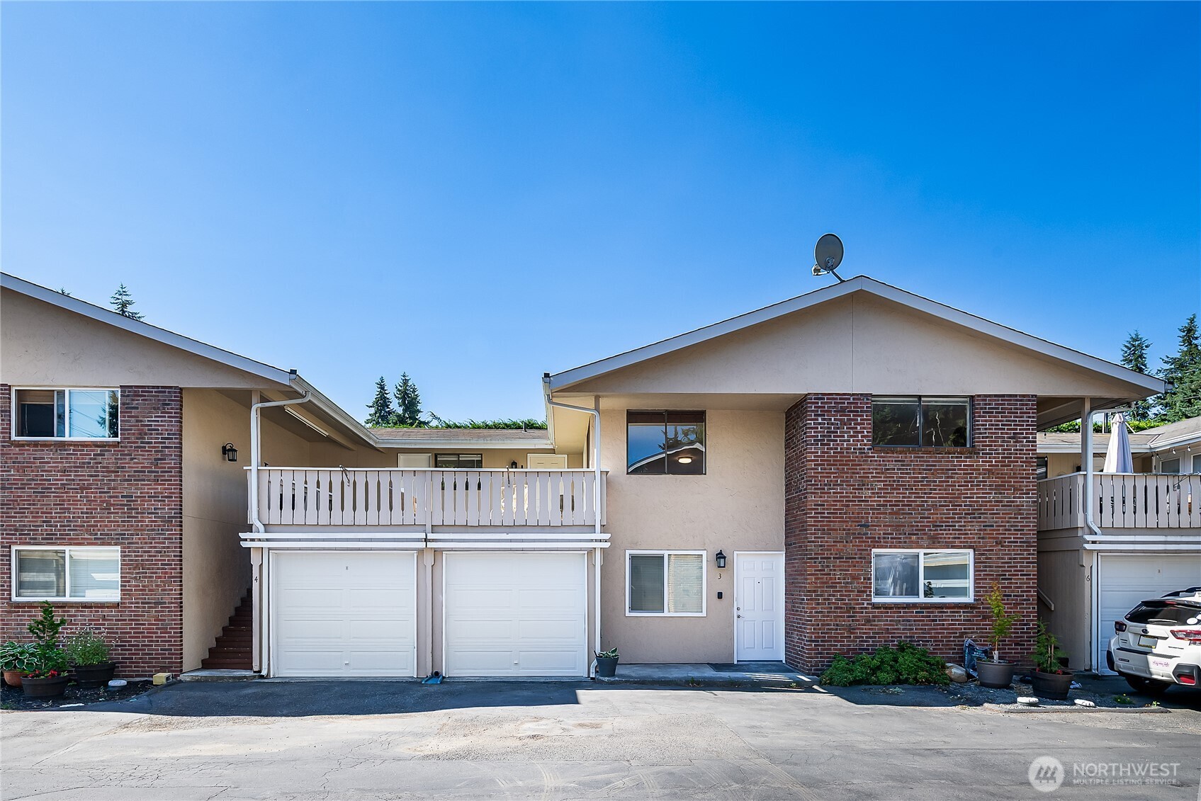 Step into sun-filled Edmonds living where thoughtful updates meet everyday comfort. The spacious open layout flows seamlessly onto a private deck perfect for summer BBQs and morning coffee. A brand-new kitchen shines with sleek cabinets, countertops and appliances, complemented by fresh flooring, trim, and paint throughout. Enjoy a dedicated laundry room, private garage with extra storage and an additional parking space for guests. Tucked in a quiet community, you’re minutes from the waterfront, light rail, and Alderwood Mall, with restaurants, cafes, and parks within walking distance. Walk to top-rated Edmonds schools and the nearby college while staying connected with quick I-5 access. This is the Edmonds lifestyle you’ve been waiting for