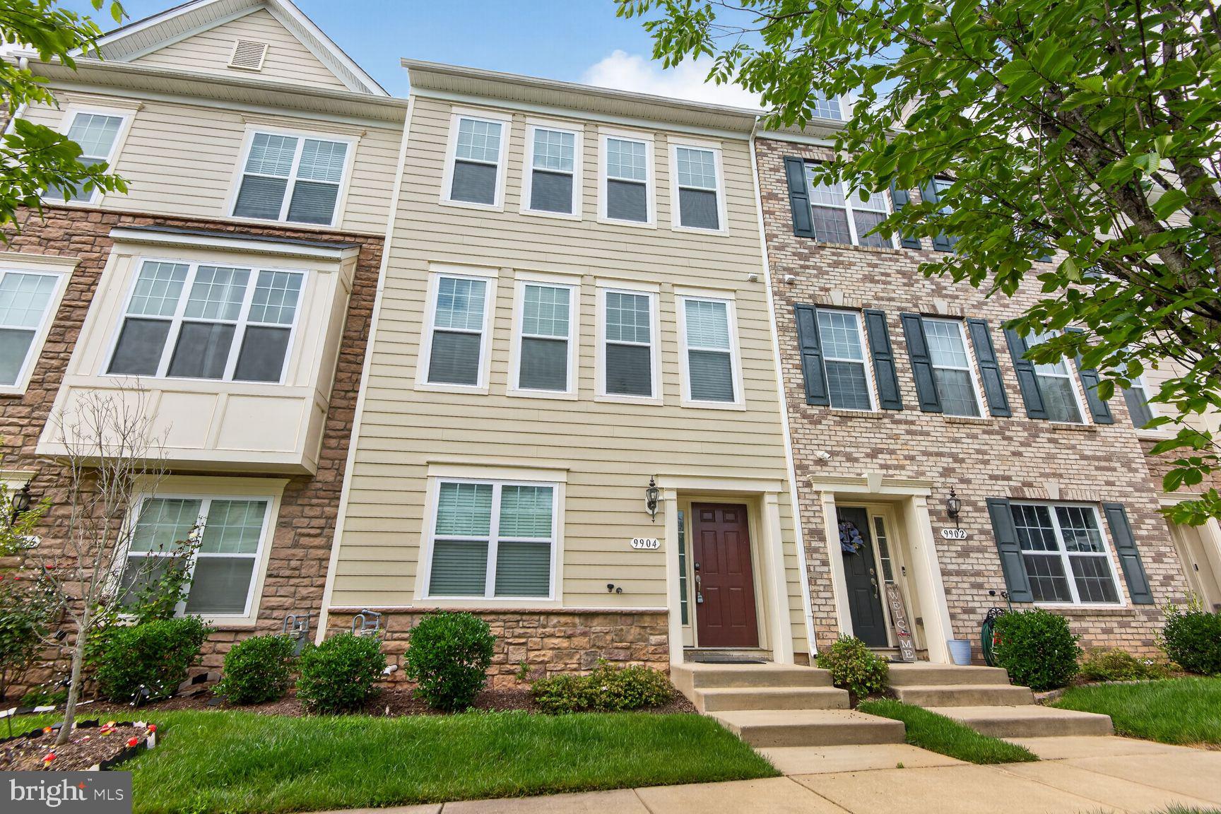 9904 Wood Edge Way