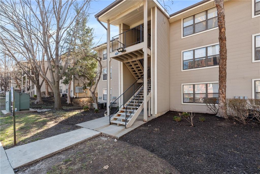 905 Washington Street 103