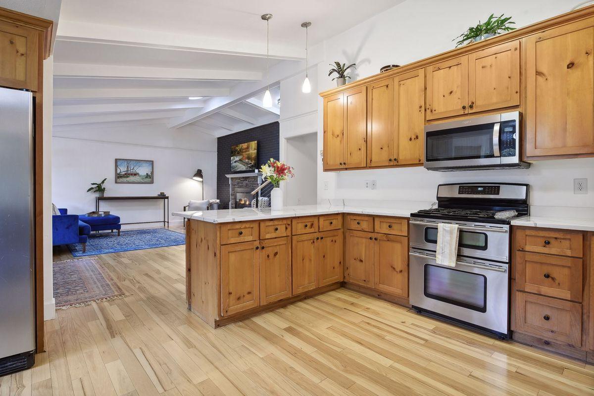 25640 Sunnyvale Lane