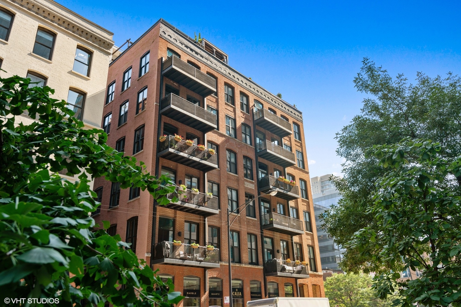 Stunning brick & TIMBER LOFT in the heart of River North. Admire the 14-foot timber ceilings. Stunning chef's kitchen with Copat Italian cabinetry, Jenn-Aire stainless steel appliances, and beautiful breakfast bar. Real HARDWOOD floors throughout. Generous walk-in closet in fully-enclosed primary bedroom. Second bedroom functions well as a WFH office. Laundry room with side-by-side washer & dryer. Secure 18-unit boutique building. Healthy reserves. One heated GARAGE parking spot is INCLUDED in price. LOW monthly HOA of $285. Centrally located with an easy walk to the brown & red lines, East Bank Club, award-winning restaurants, and shopping.