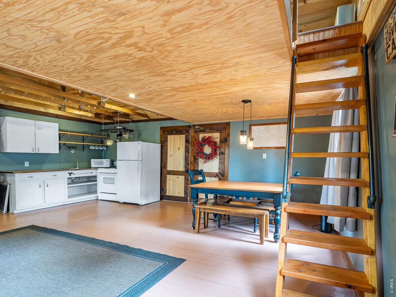 37 Teddys Ln