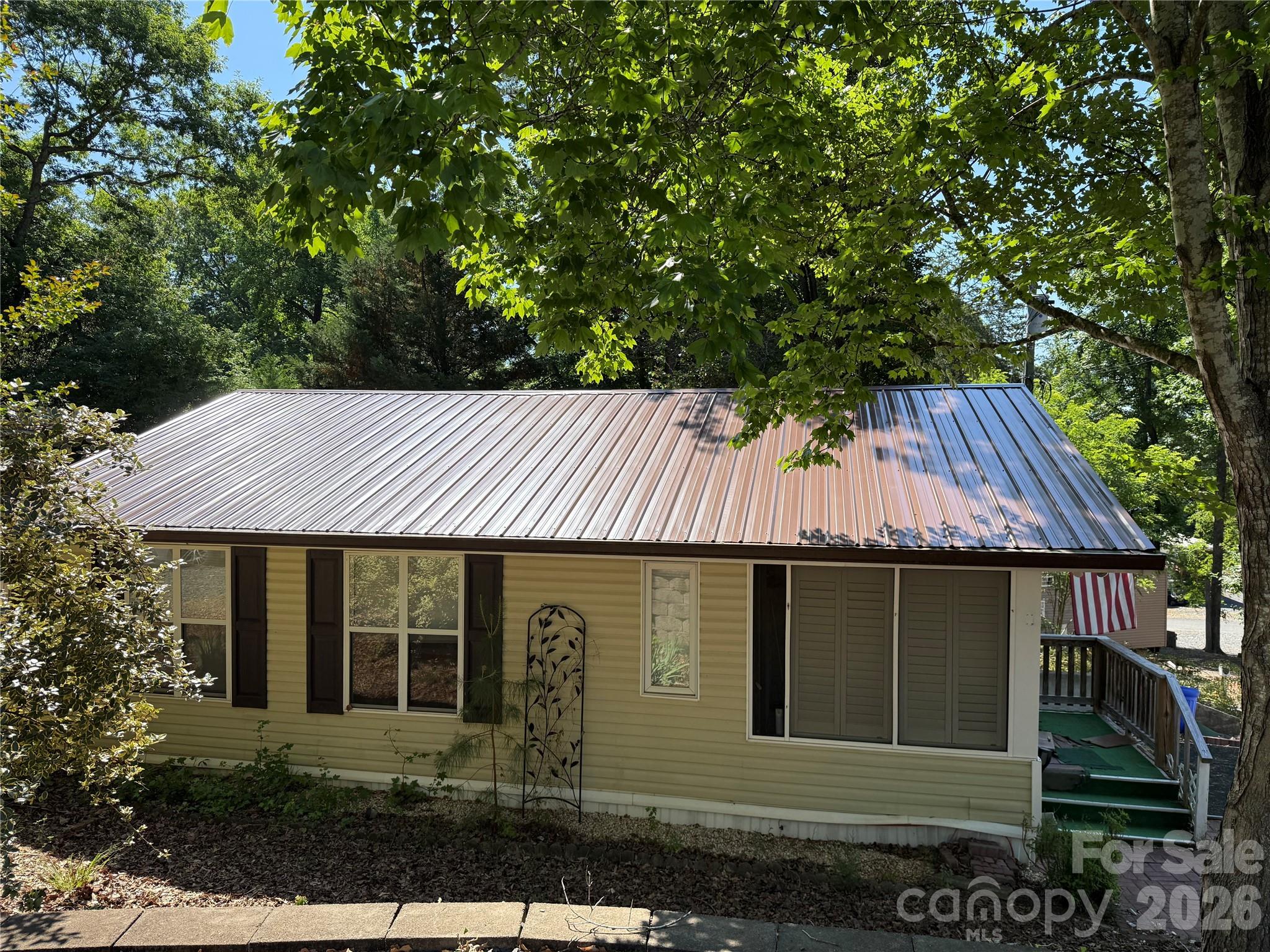 Who is looking for a place that needs work but has great bones??  This could be the one. Park Model with an addition. Additional common area was bought and added to this lot making is larger than most. 1 Bedroom and 1 bathroom. All electric unit with washer dryer to remain. New metal roof has been installed May 2026. There has been a roof leak in the bathroom. The wall behind the shower needs to be replaced. What is there will remain. Come and make this little home into exactly what you want it to be.  All buyers must be with a realtor to gain access to the community.