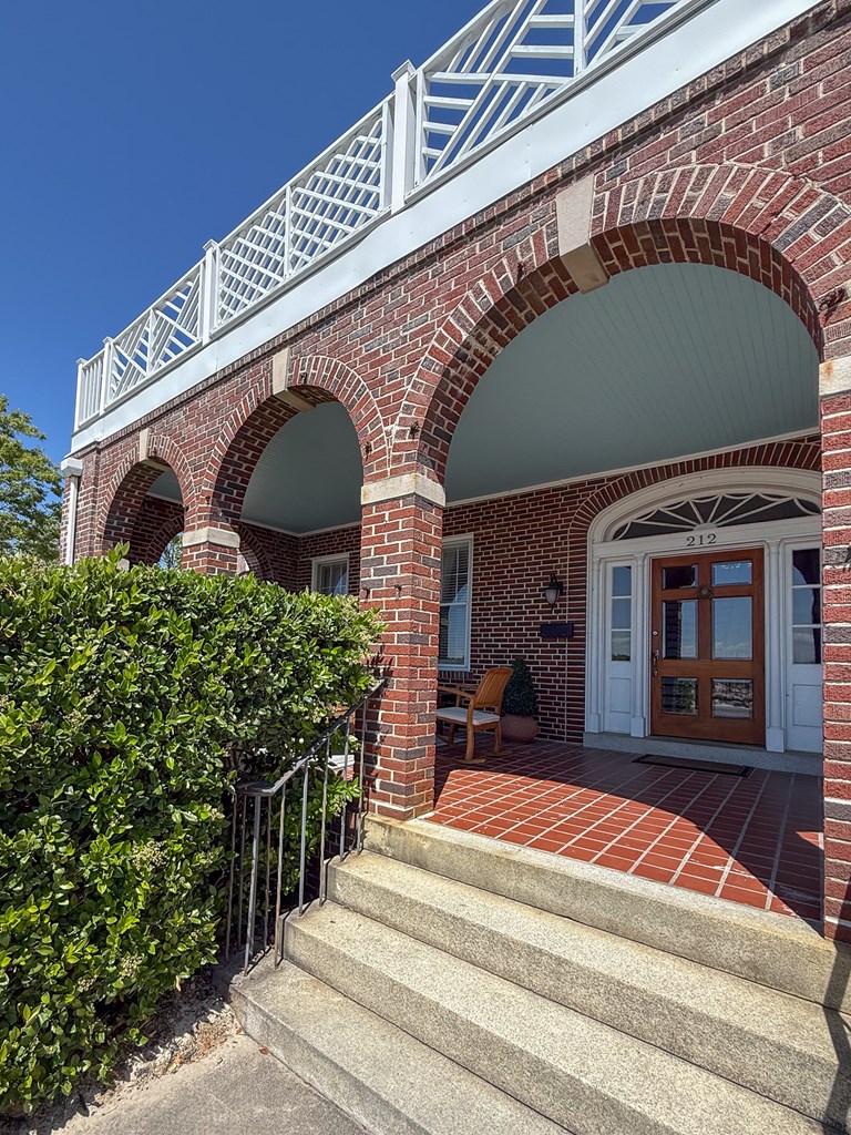 212 Bay Ave 9A