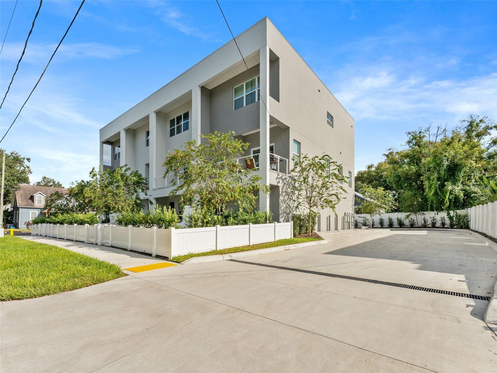 102 W Adalee Street 4