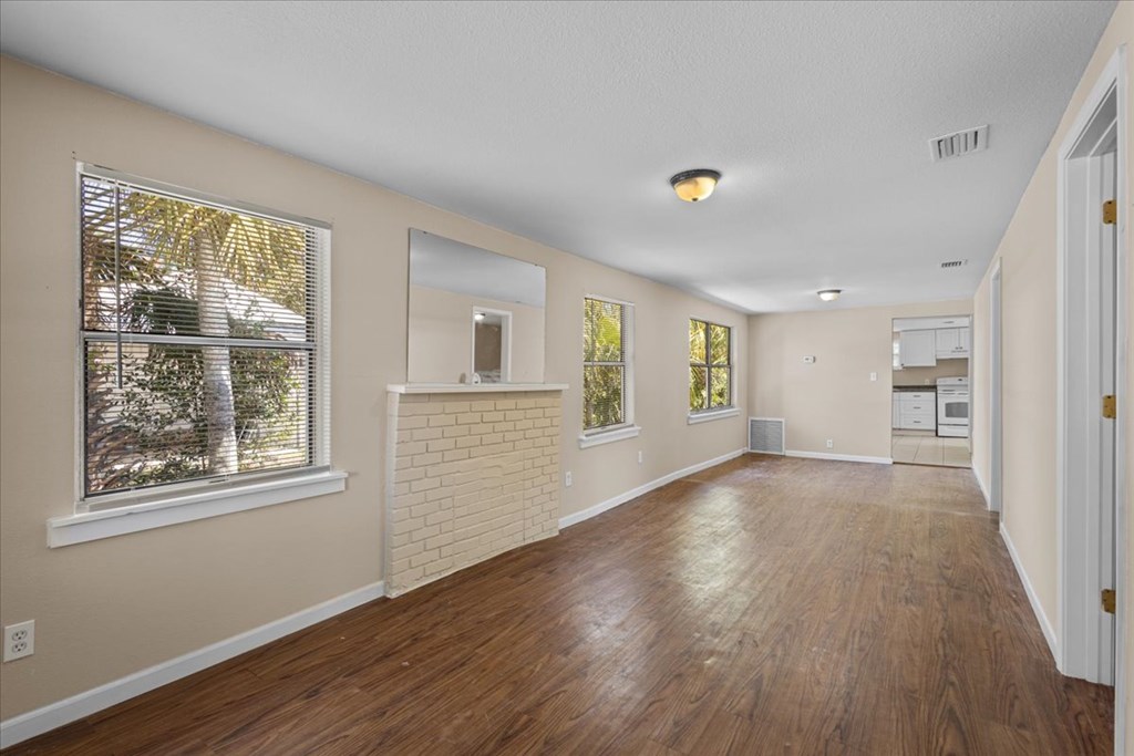 102 NE 138th St