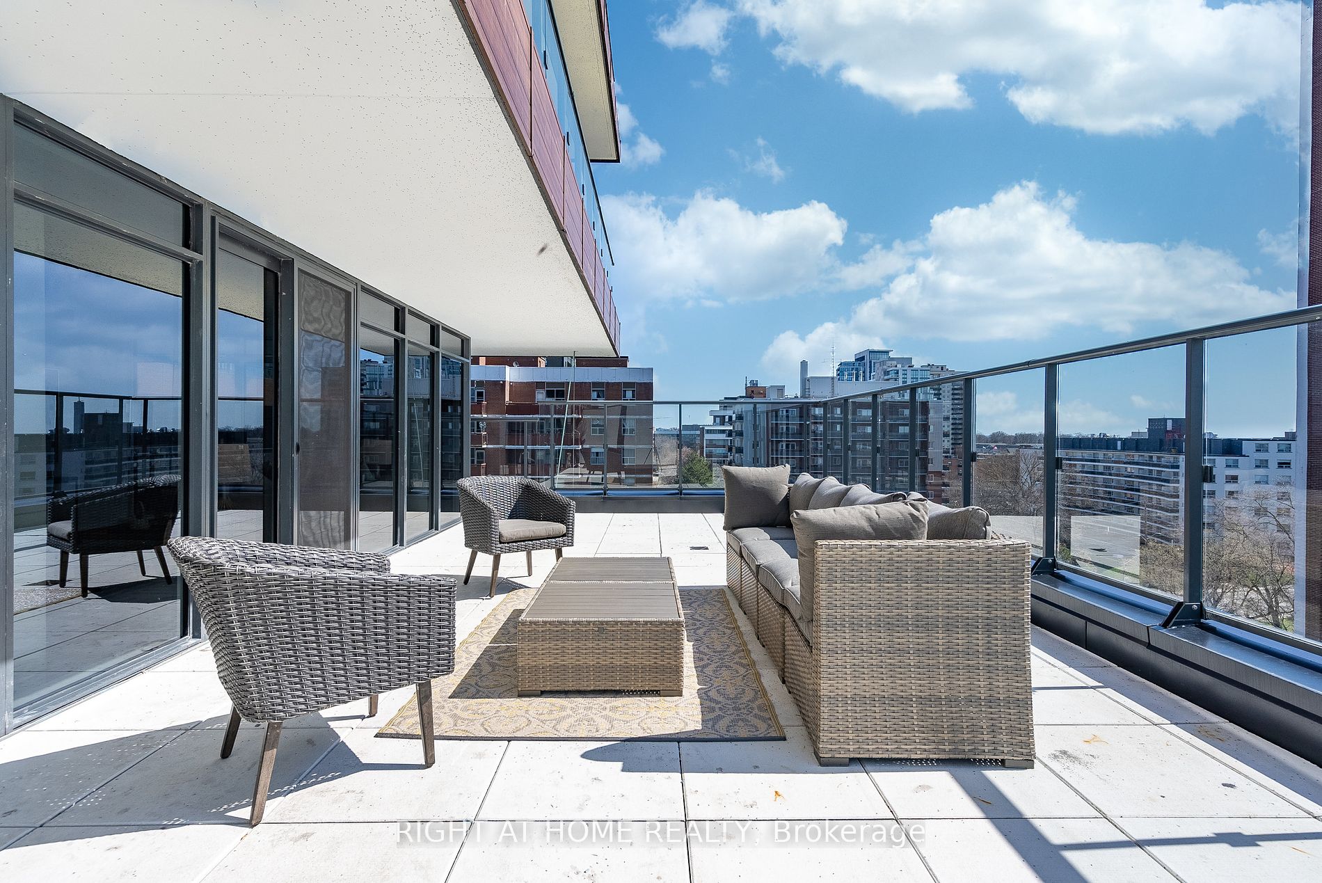 21 E Park St 802