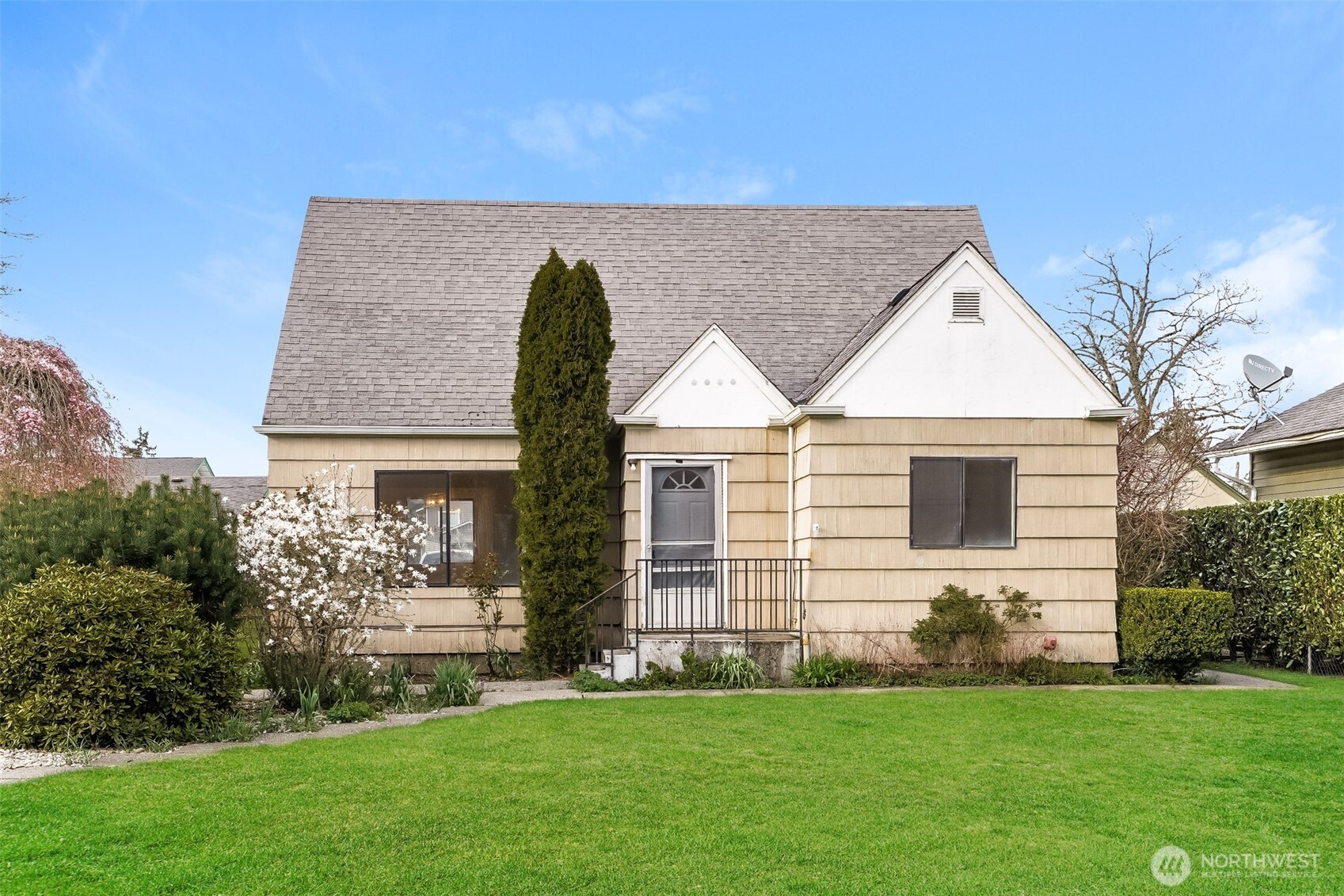 Great opportunity for a first-time buyer or investor! This home sits on an extra-large lot, offering ample space for expansion, outdoor living, or future development. Step outside to enjoy mature landscaping and a covered patio—perfect for relaxing or entertaining year-round. With its generous lot size and solid improvements already in place, this property presents a rare combination of comfort today and upside for tomorrow. Buyer to verify schools.