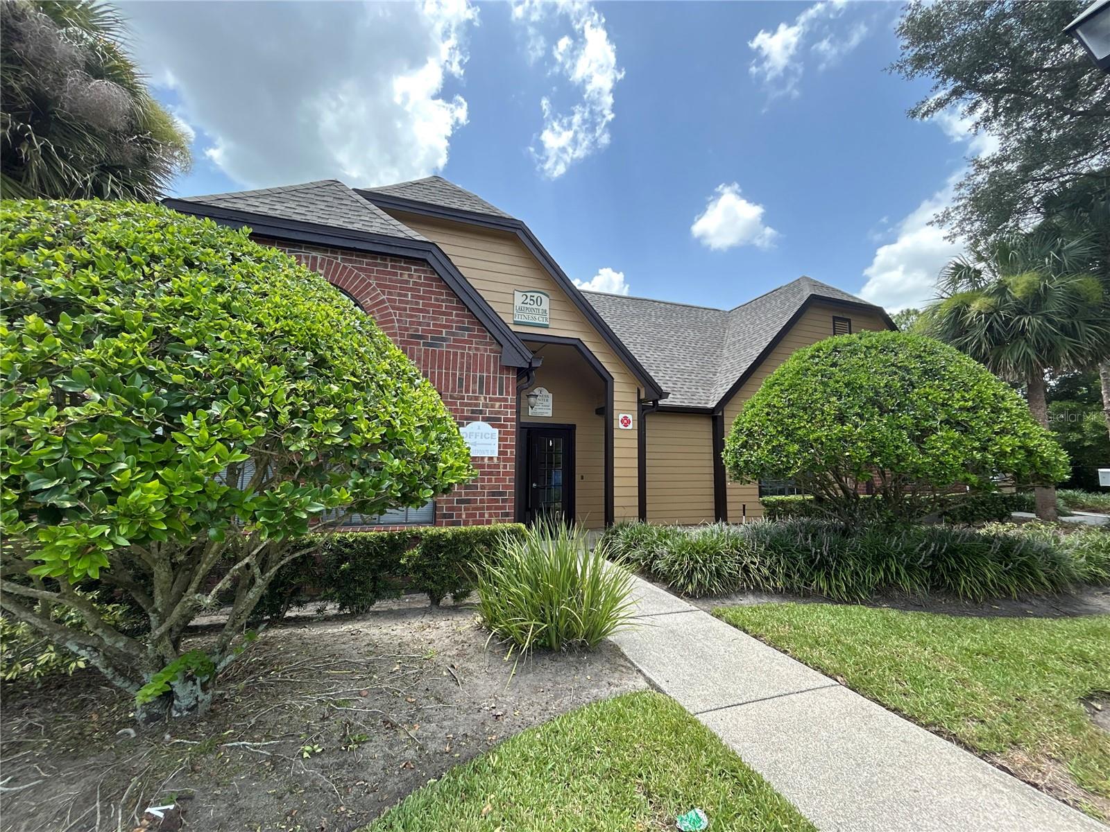 380 Lakepointe Drive 202