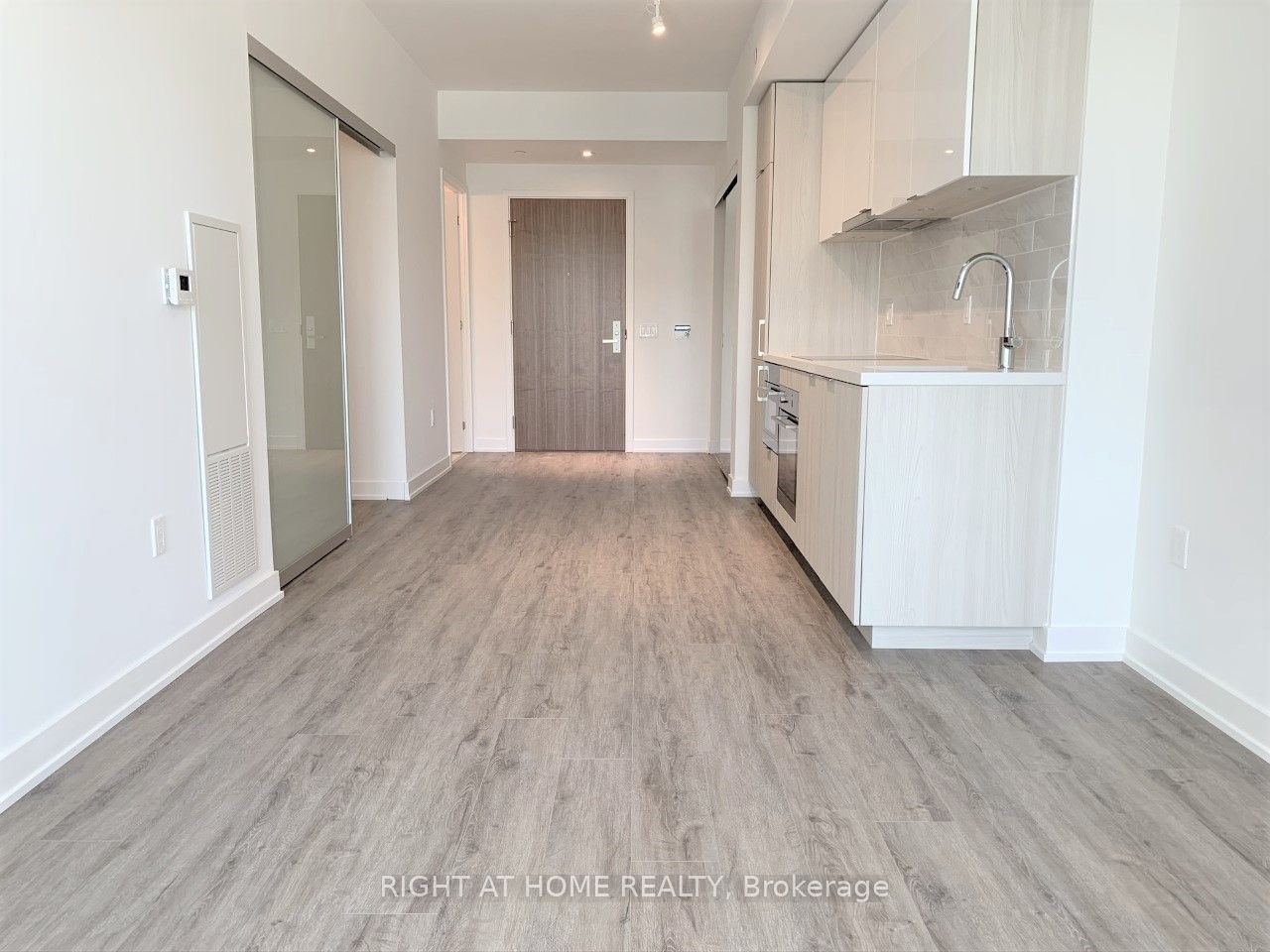 15 E Queens Quay 704