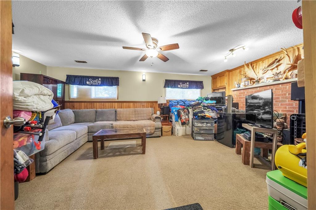 3929 Vineyard Crescent