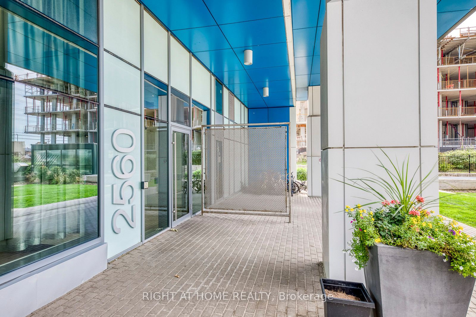 2560 W Eglinton Ave 610