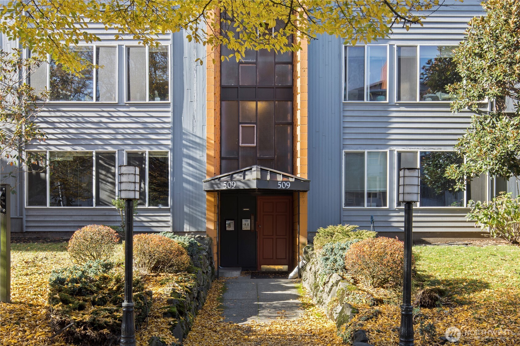 Built in 1968, this 19-unit apartment building offers an A+ Capitol Hill location in the heart of the 19th Ave E retail corridor, just steps from some of Seattle’s top restaurants and bars. The property features a desirable mix of spacious 1-bedroom and 2-bedroom units averaging approx. 706 SF, ample parking, and updates to key building systems. In-place operations provide steady, strong cash flow with clear upside through rent increases and unit improvements. Situated on a 16,800 SF parcel with NC1-55(M) zoning, 509 presents an exceptional value-add, land-bank, and future redevelopment opportunity in one of the city’s most coveted neighborhoods.