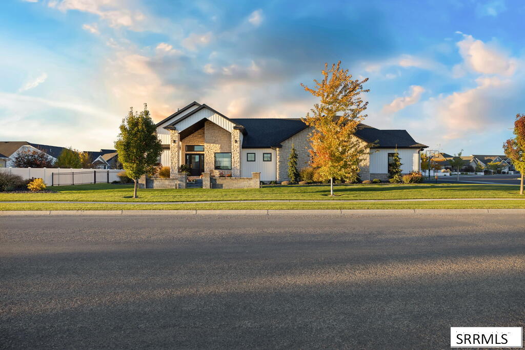 360 Palisade Drive