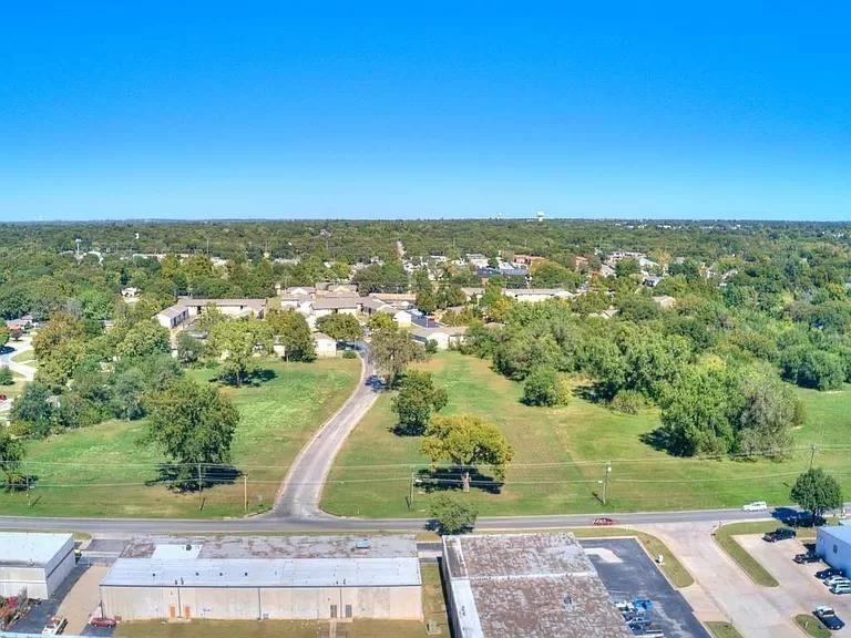 5.5 ACRES ZONED R-4 MULTI FAMILY, SENIOR LIVING AND GENERAL RESIDENTIAL. THE ACERAGE IS BOTH LOTS ON THE EAST AND WEST SIDE OF METAMORA. HAS LARGE PECAN TREES WITH LOTS OF SHADE. LOCATED ON MELROSE IN BETWEEN ROCKWELL AND COUNCIL JUST MINUTES FROM I-40.