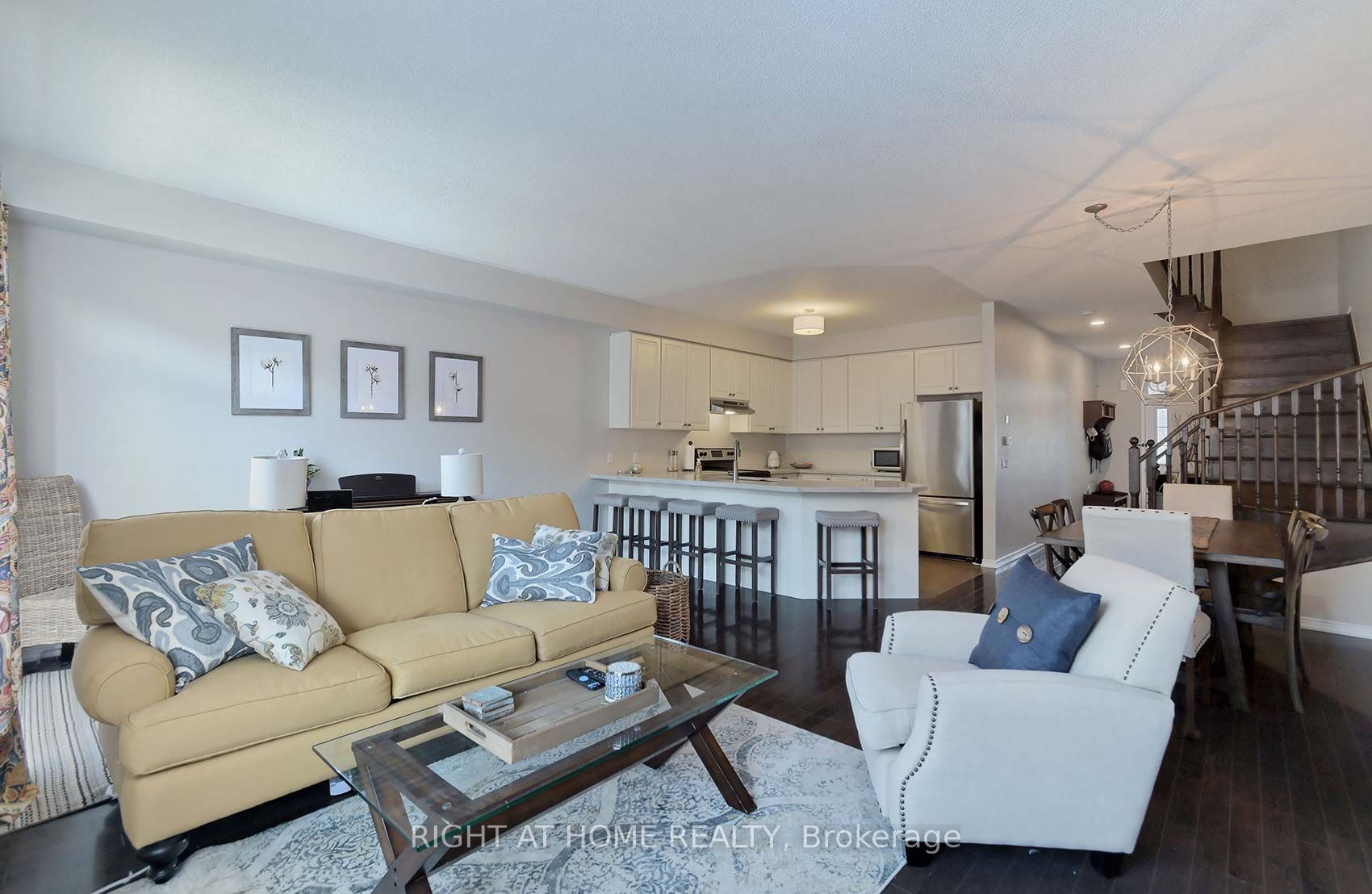 736 Farmstead Dr
