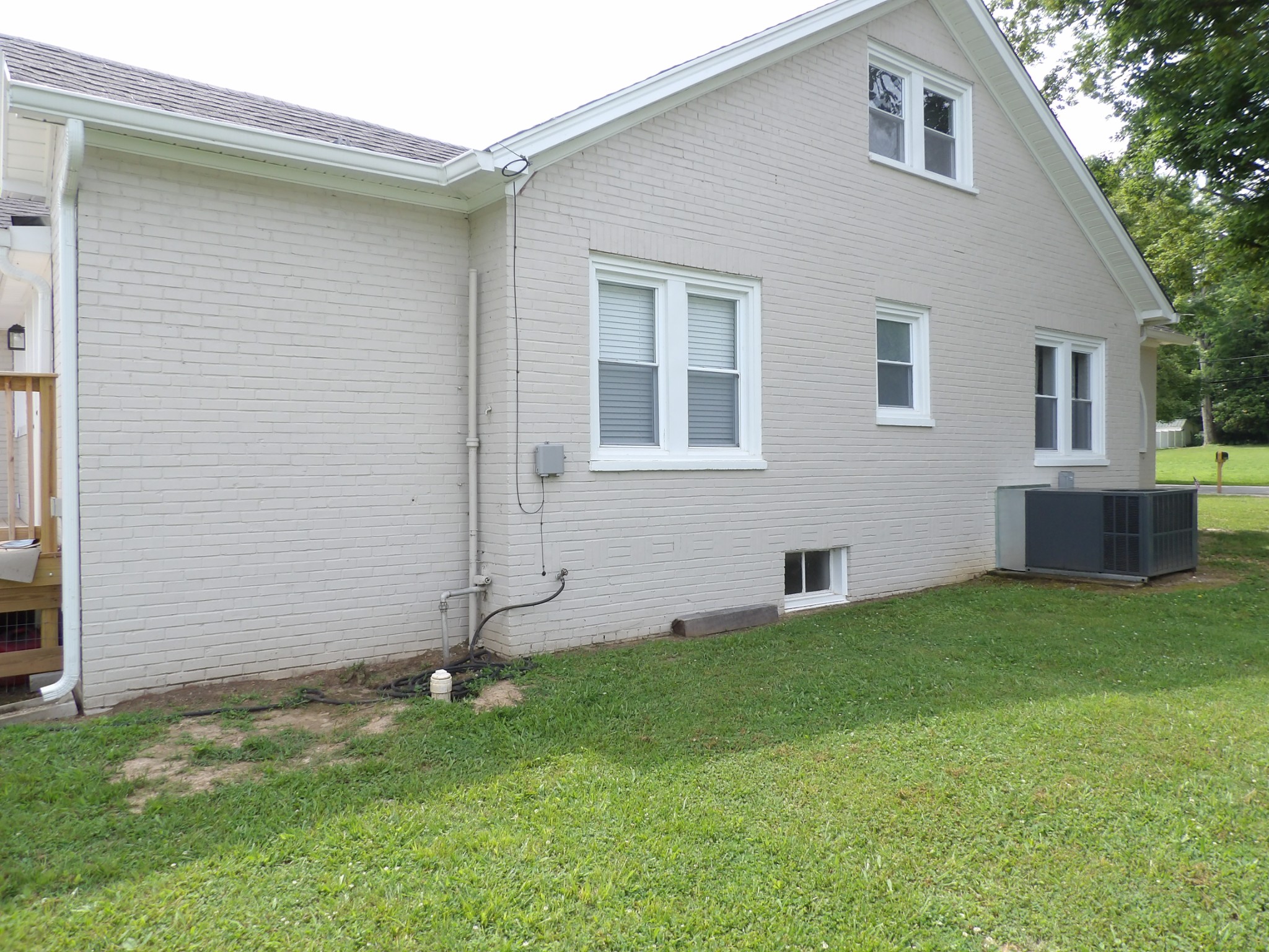 413 E Main St