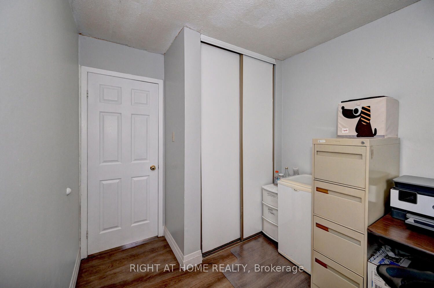 32 Mowat Blvd 60