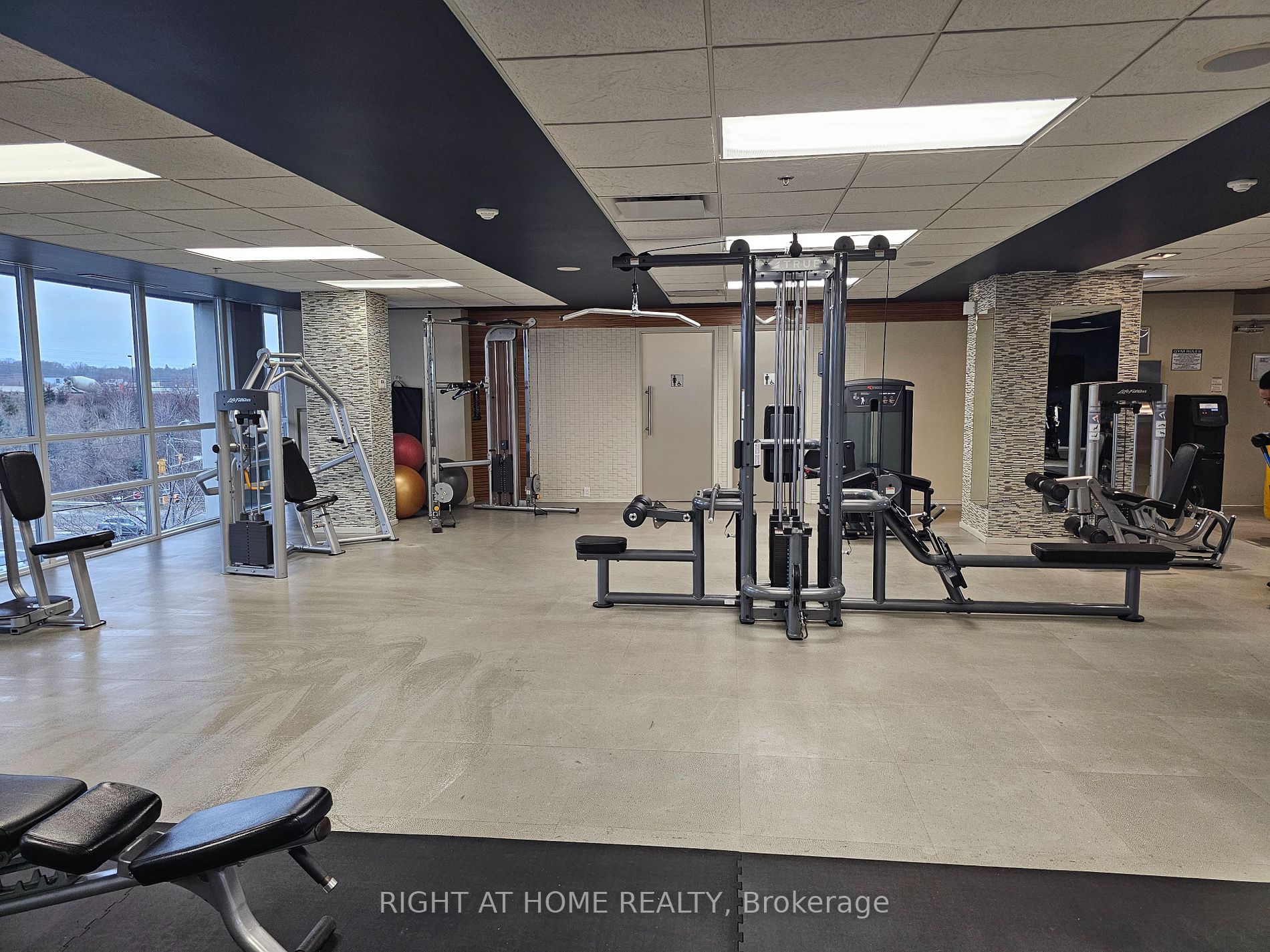 16 E Brookers Lane 1404