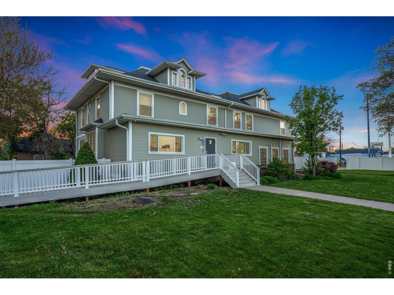 1317 2nd Ave