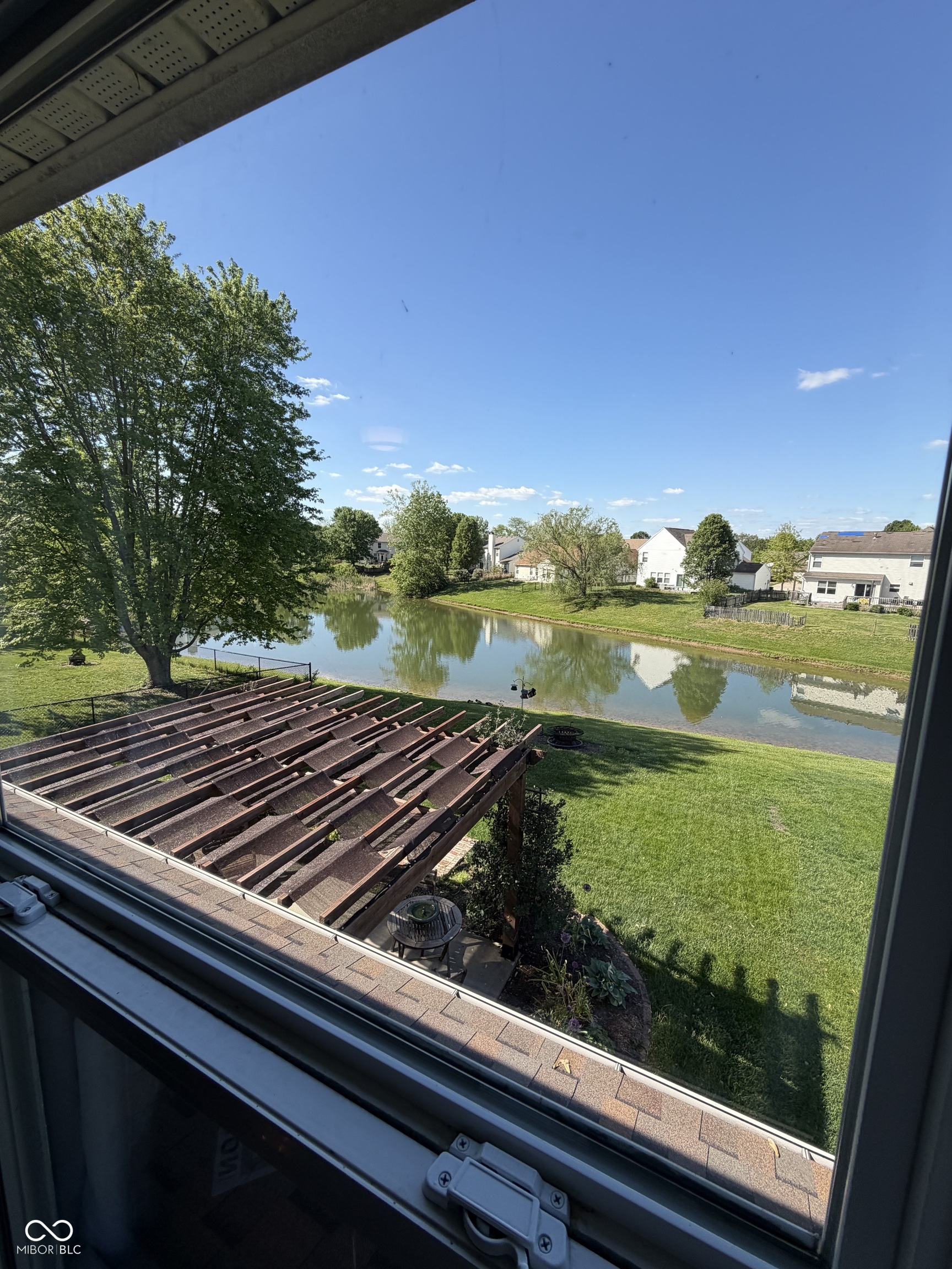 5752 Columbia Circle S