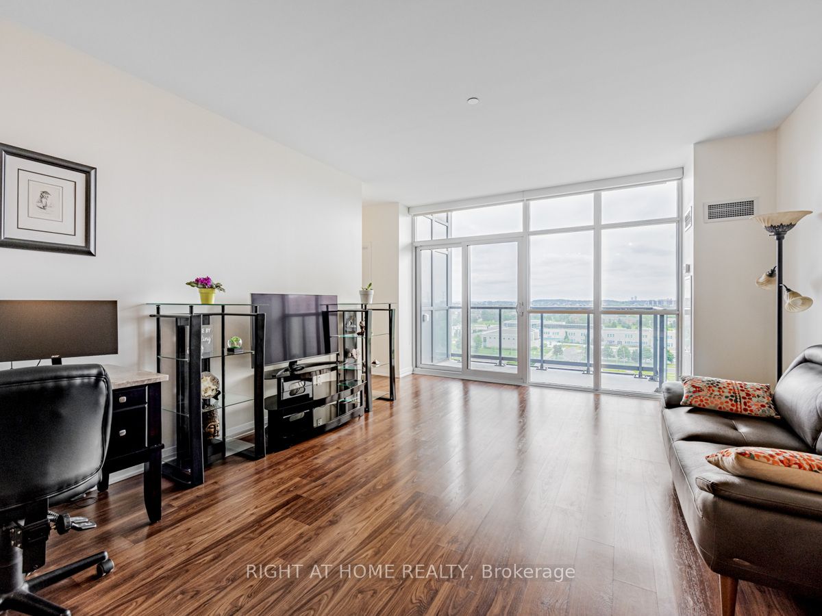 65 E Oneida Cres 1010